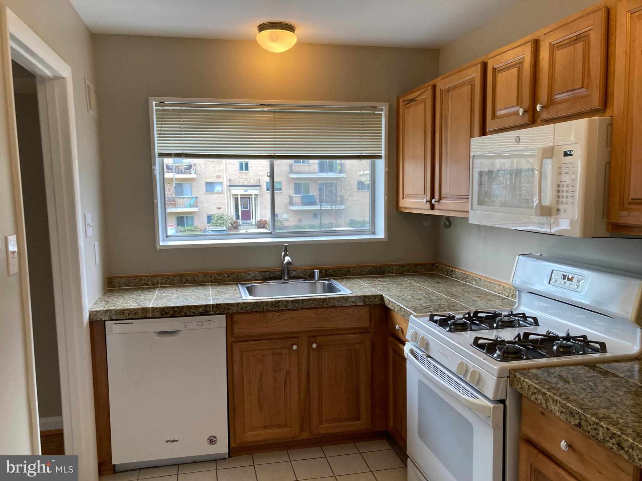 10613 MONTROSE AVENUE 104