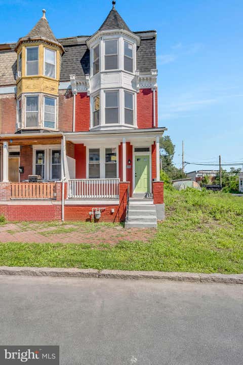 Townhouse For Sale - 548 Camp Street<br/> HARRISBURG, PA 17110
