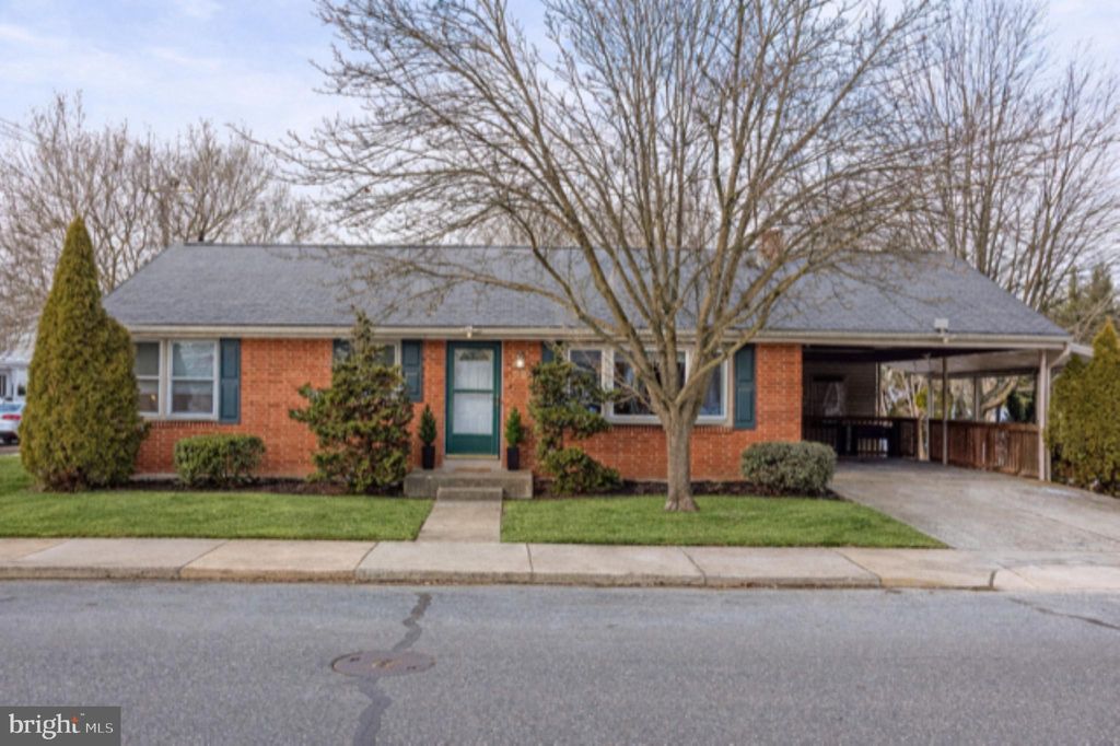 Photo of 32 S John Street, HUMMELSTOWN, PA 17036 (MLS # PADA2056966)