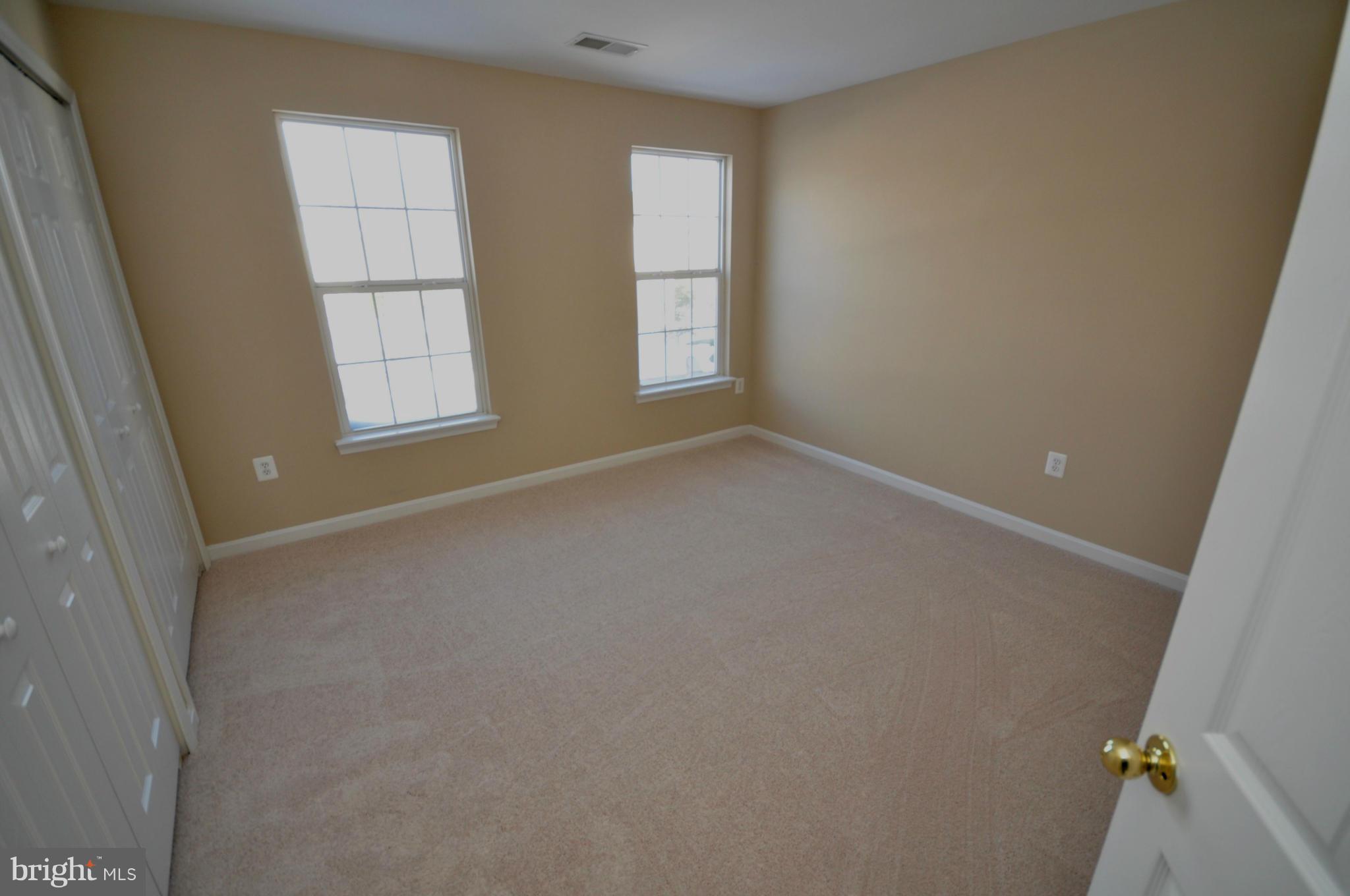 ROUND HILL - Residential