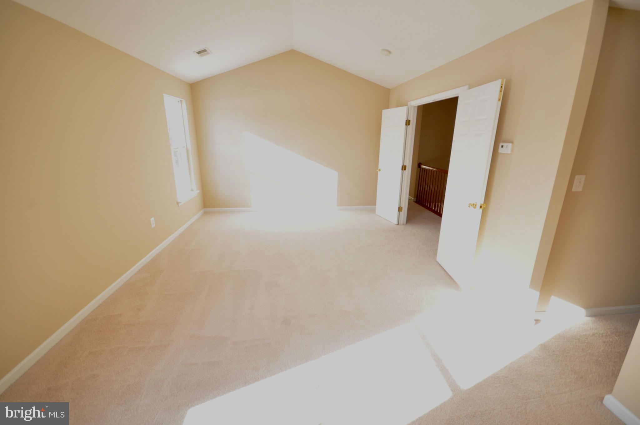 ROUND HILL - Residential