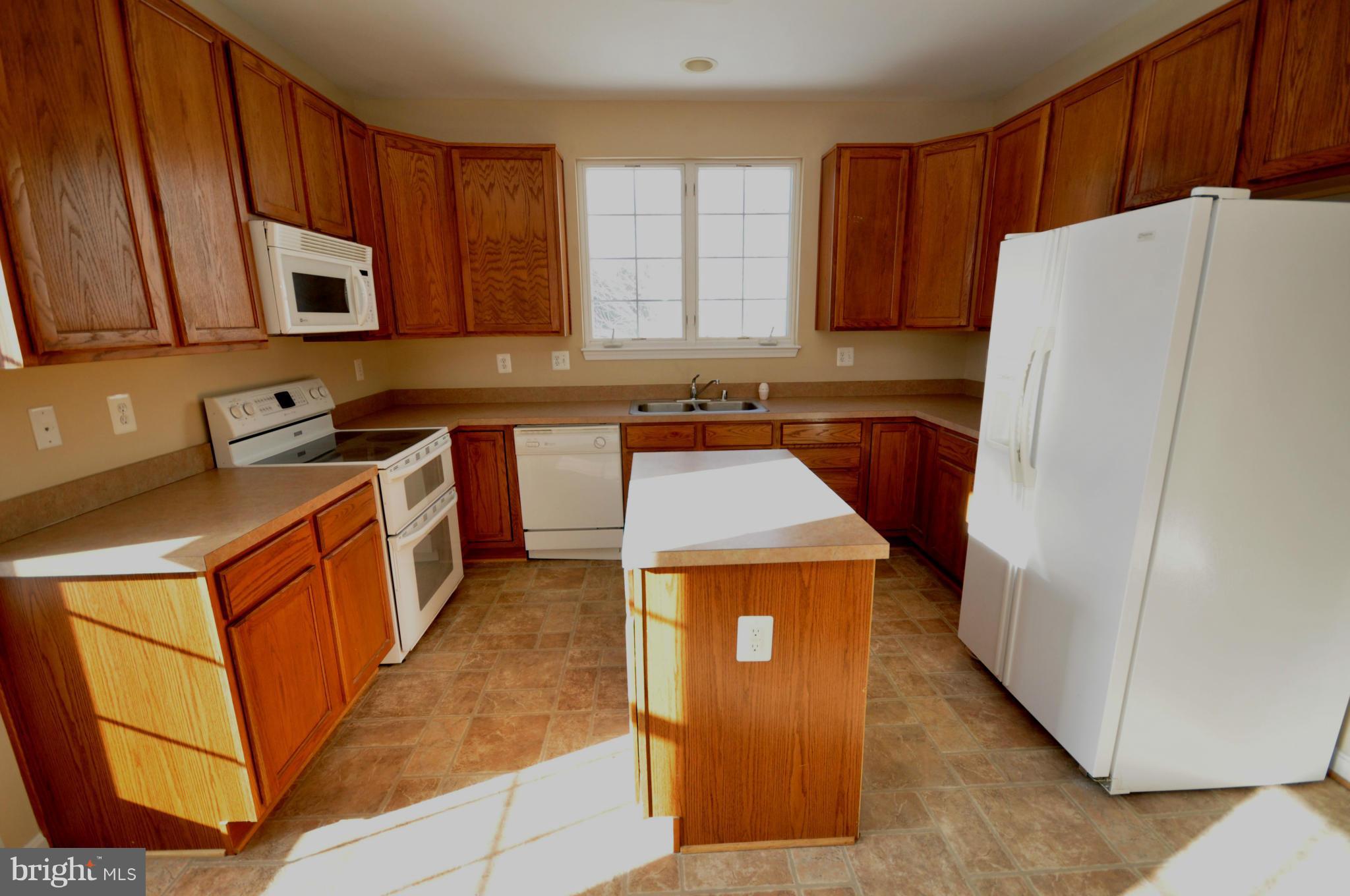 ROUND HILL - Residential