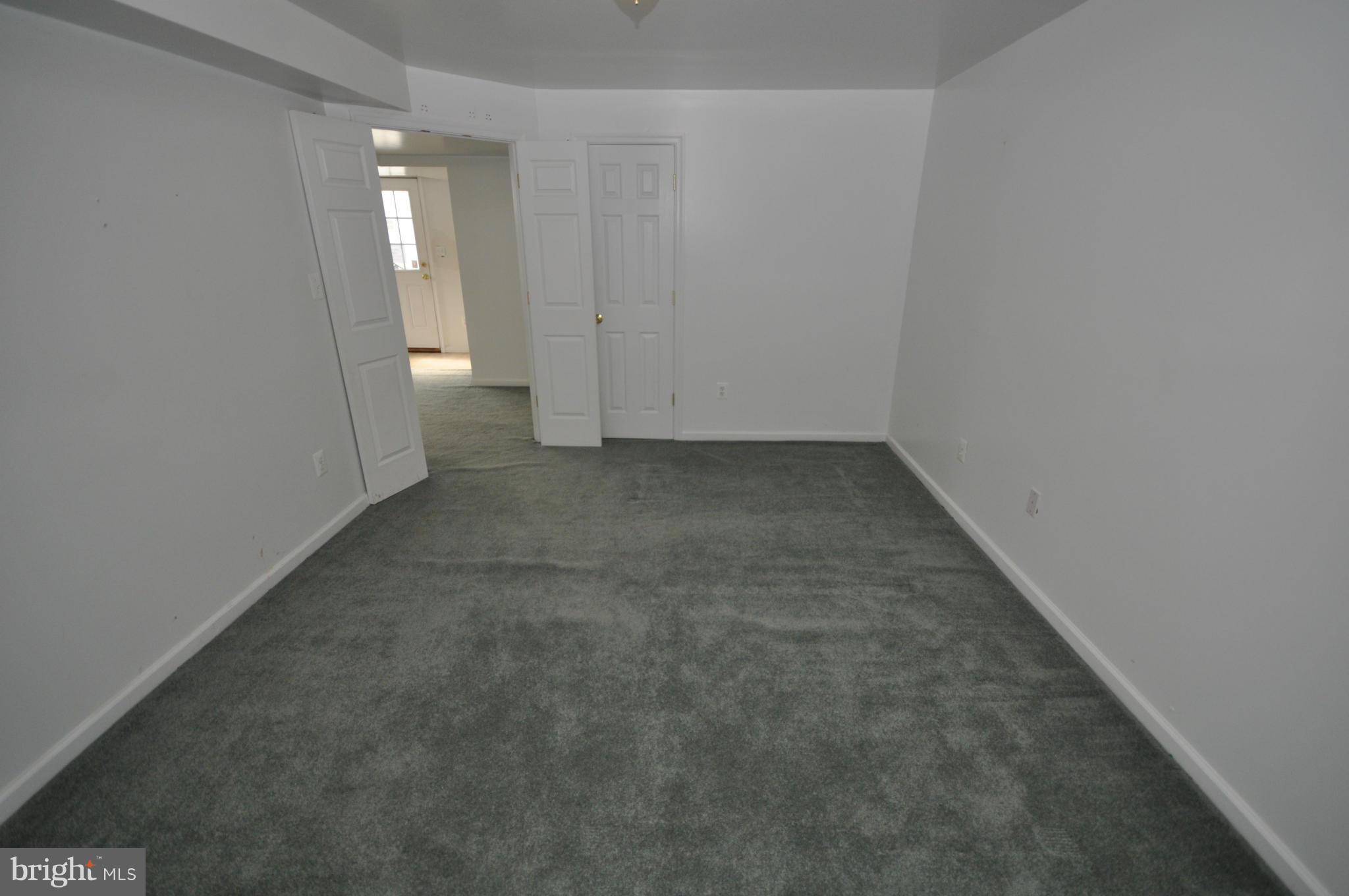 ROUND HILL - Residential