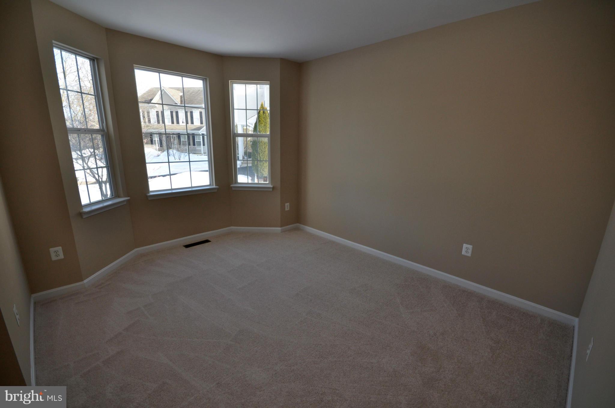 ROUND HILL - Residential