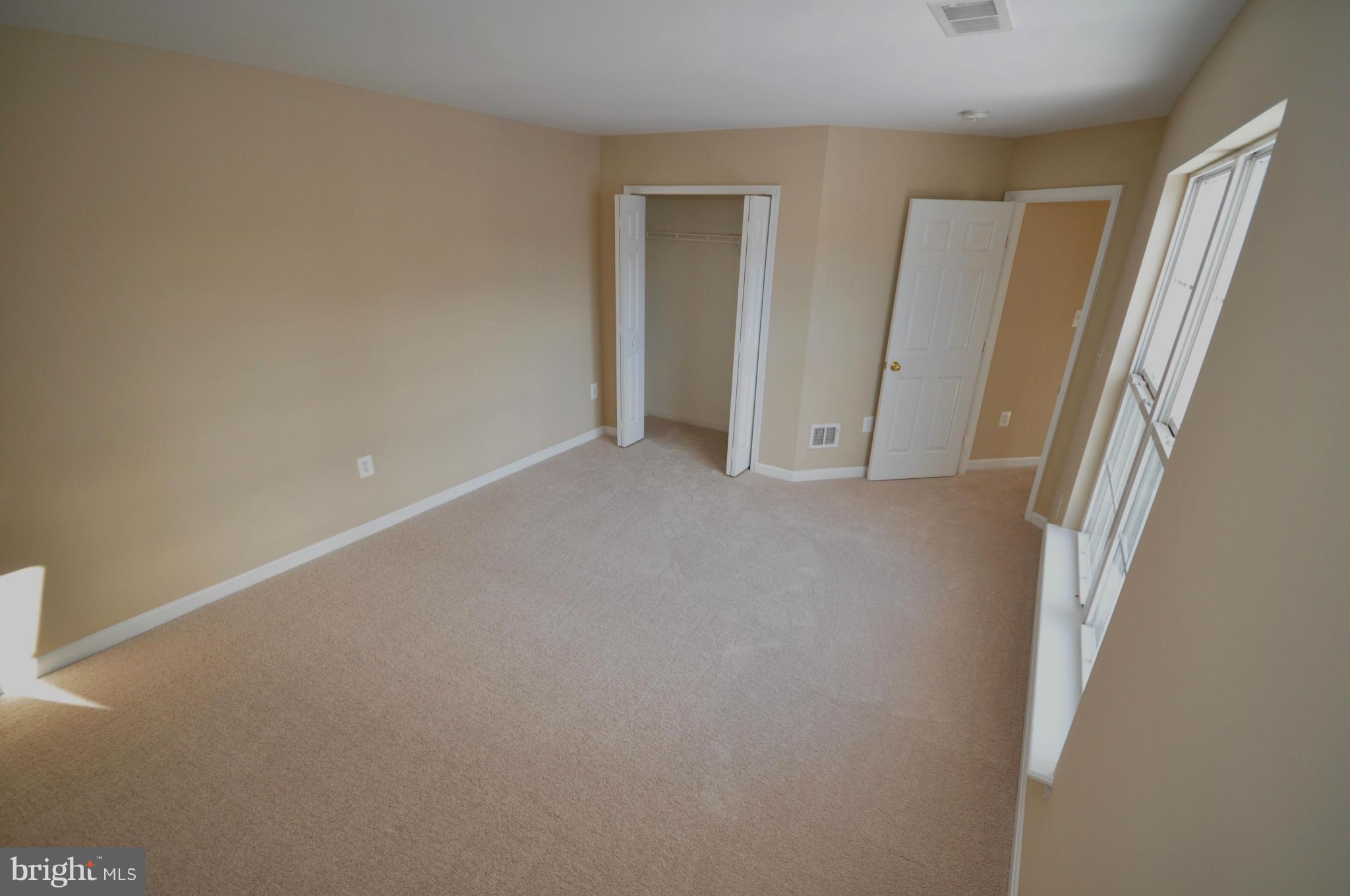 ROUND HILL - Residential