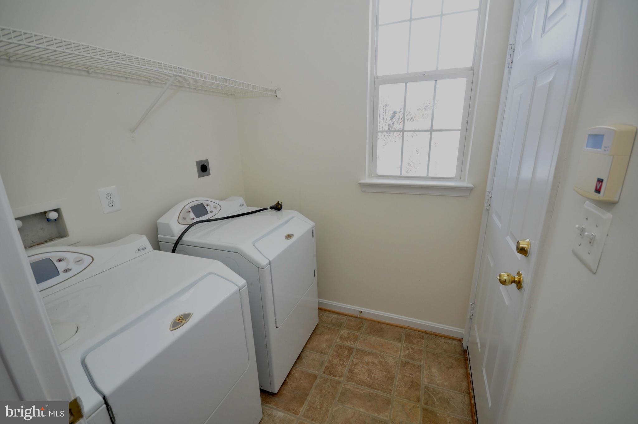 ROUND HILL - Residential