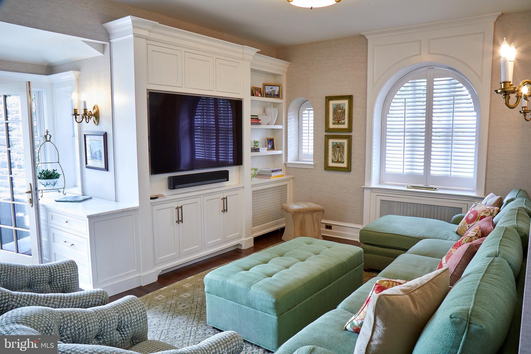 CHESTNUT HILL - Residential