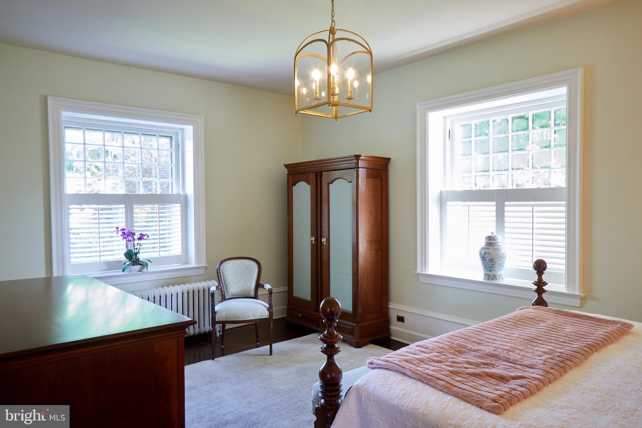 CHESTNUT HILL - Residential