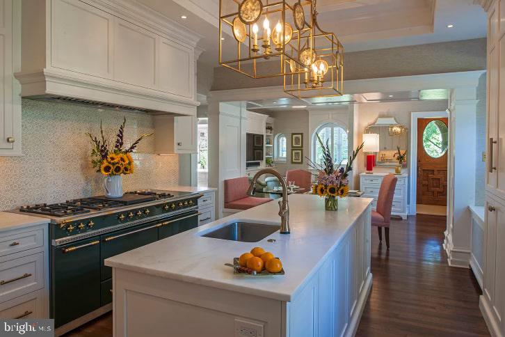 CHESTNUT HILL - Residential