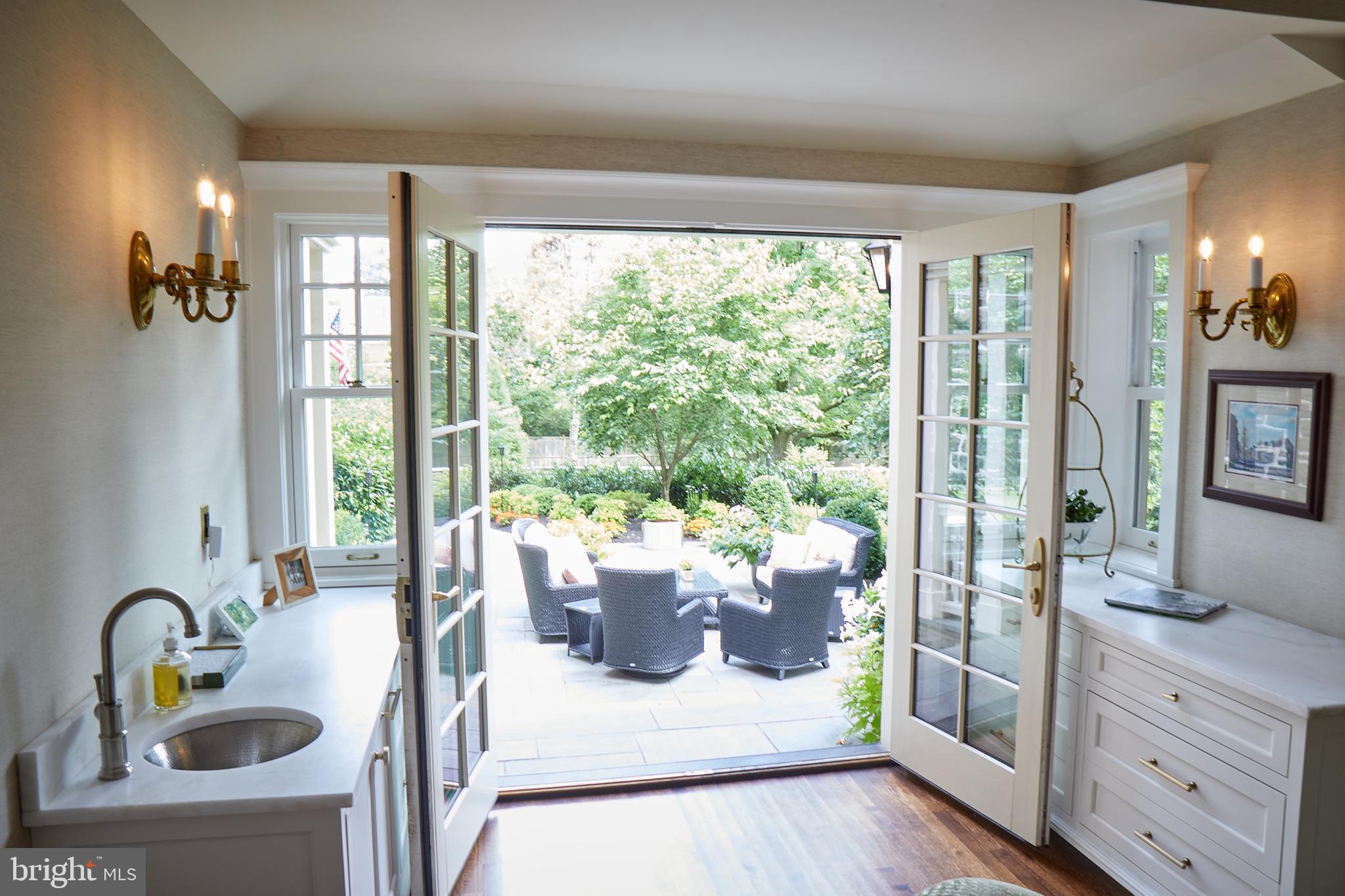 CHESTNUT HILL - Residential