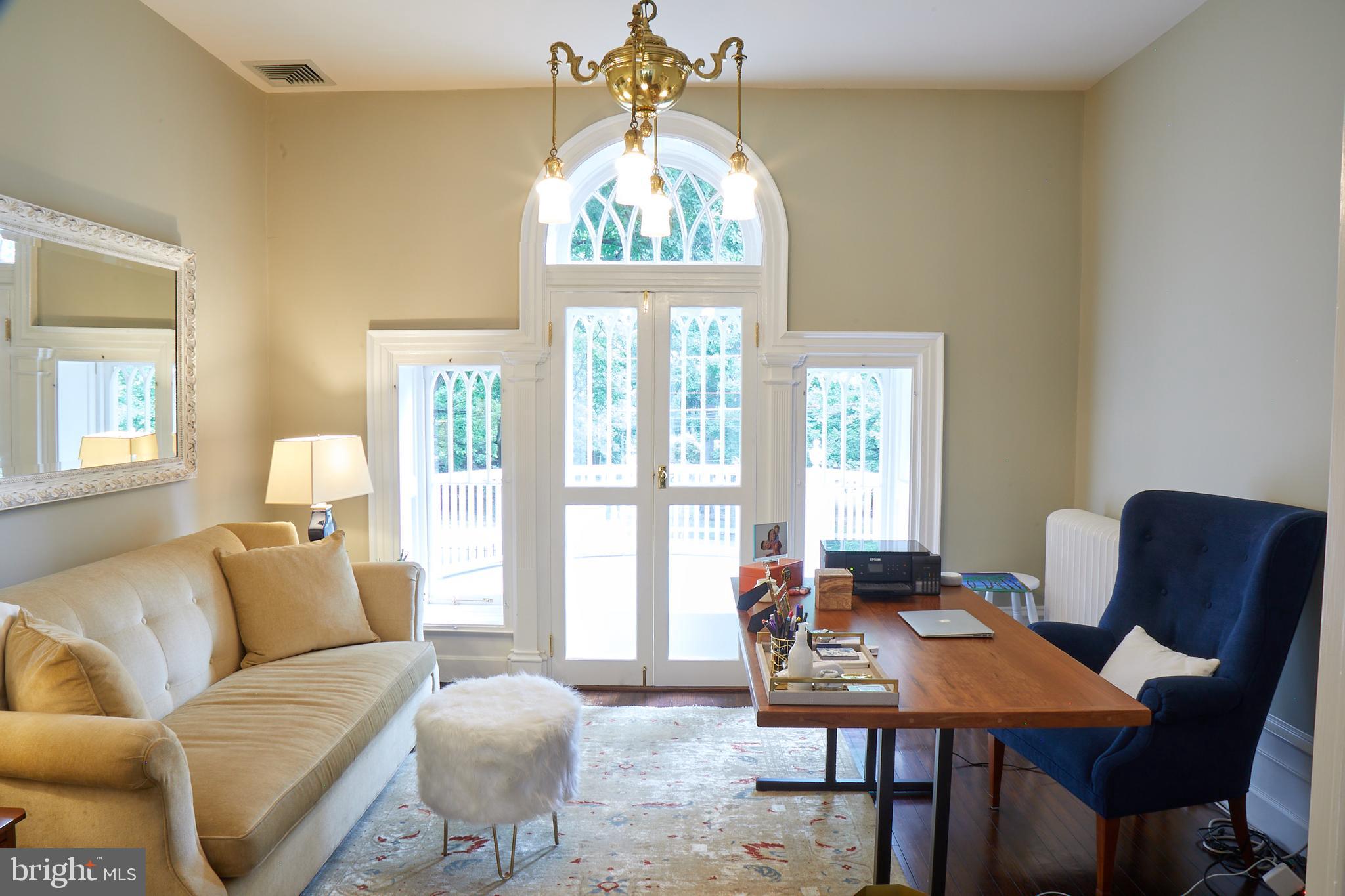 CHESTNUT HILL - Residential