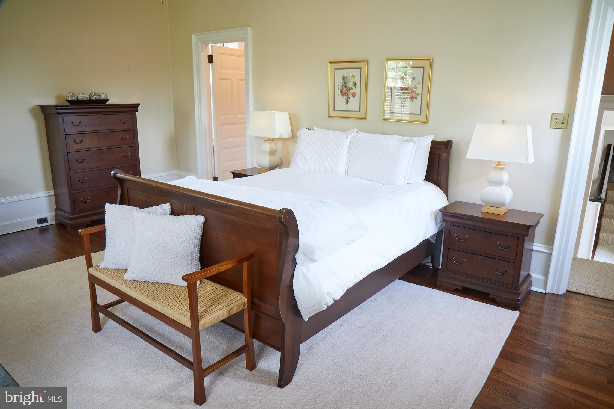 CHESTNUT HILL - Residential