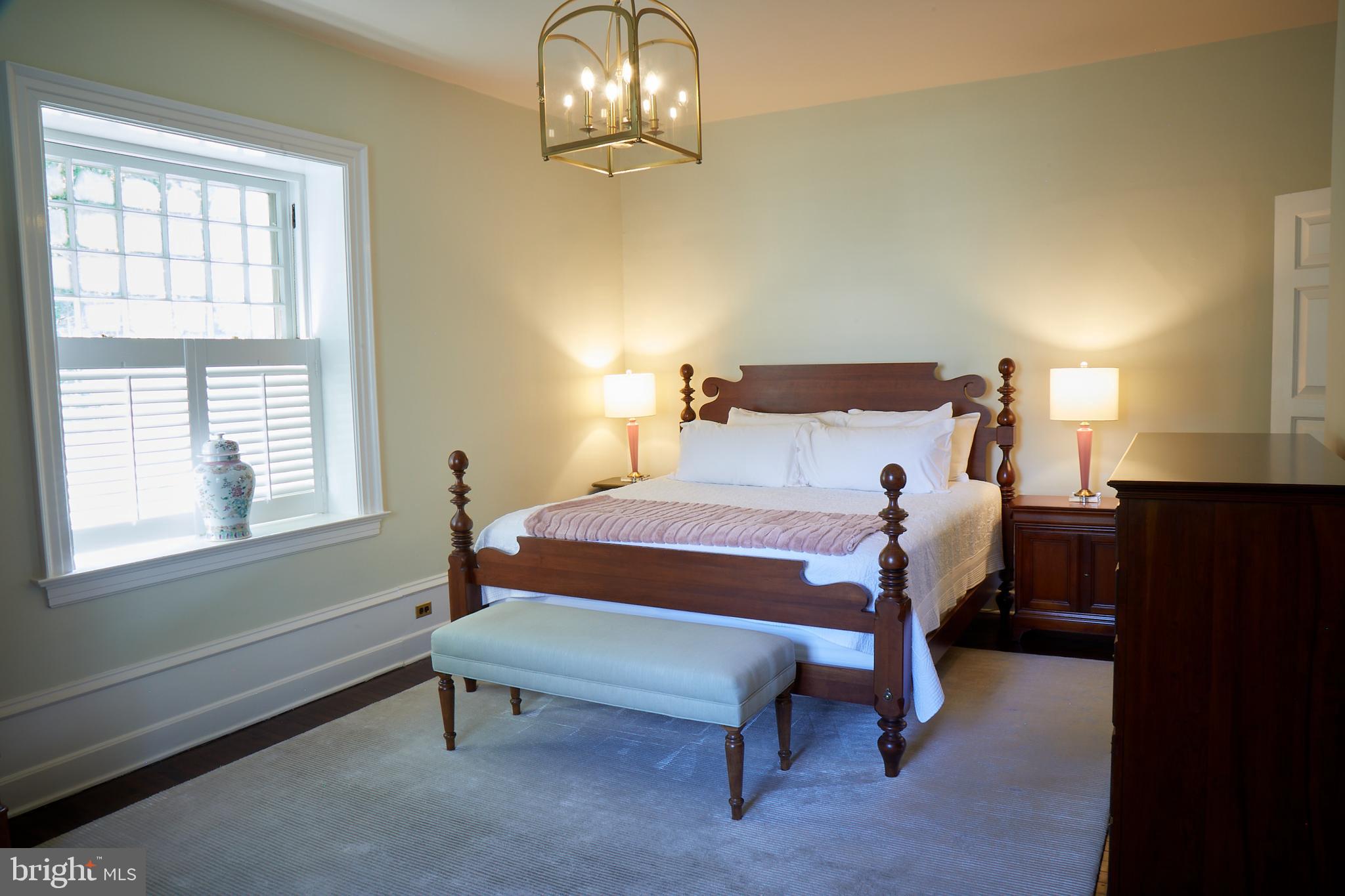 CHESTNUT HILL - Residential