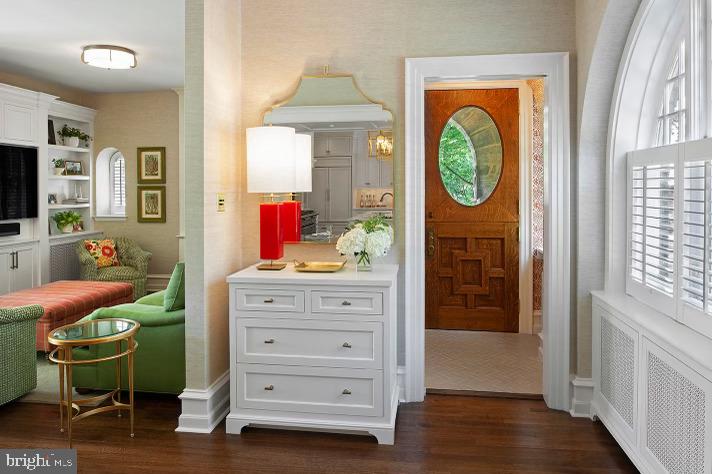 CHESTNUT HILL - Residential