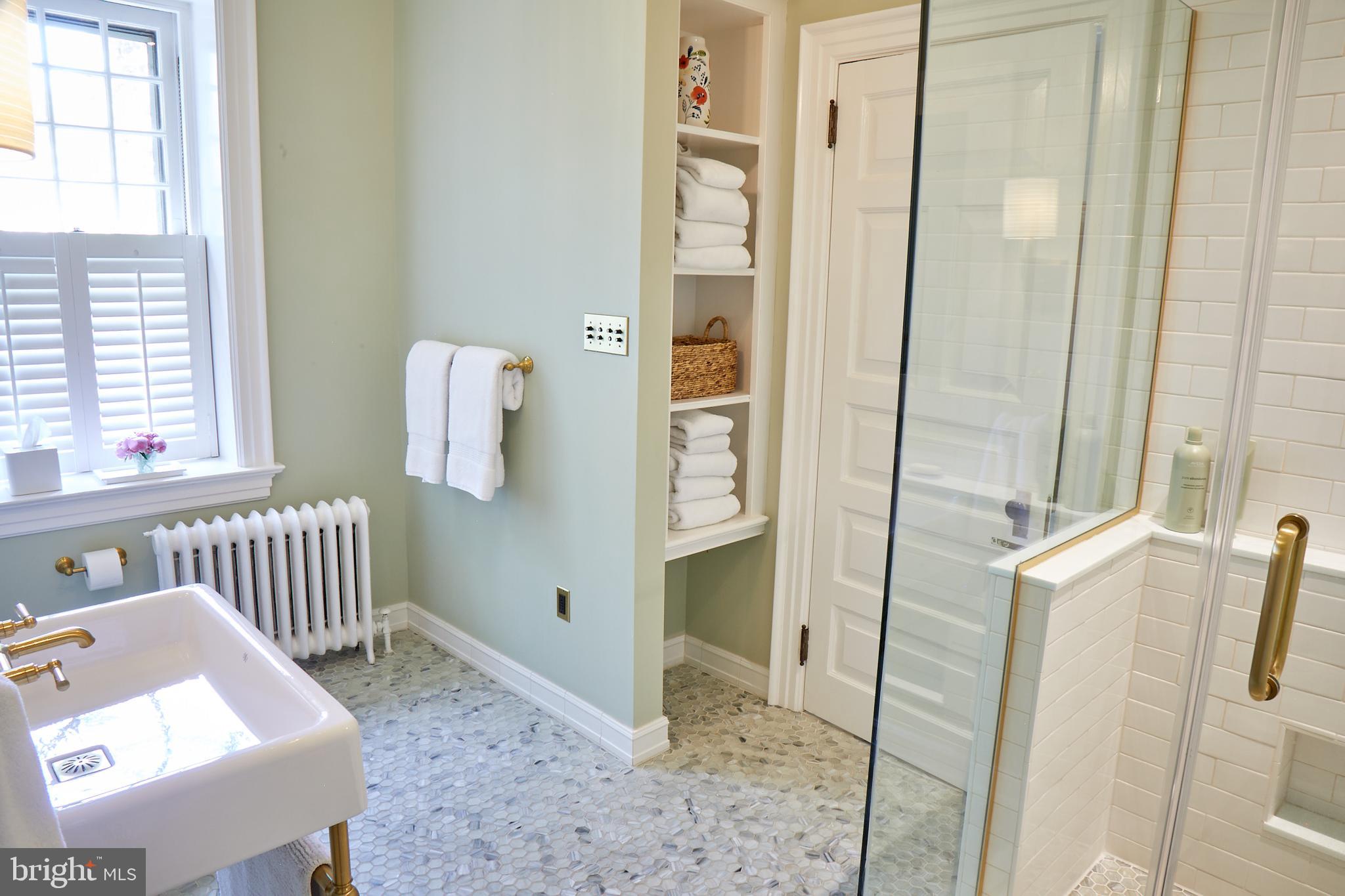 CHESTNUT HILL - Residential