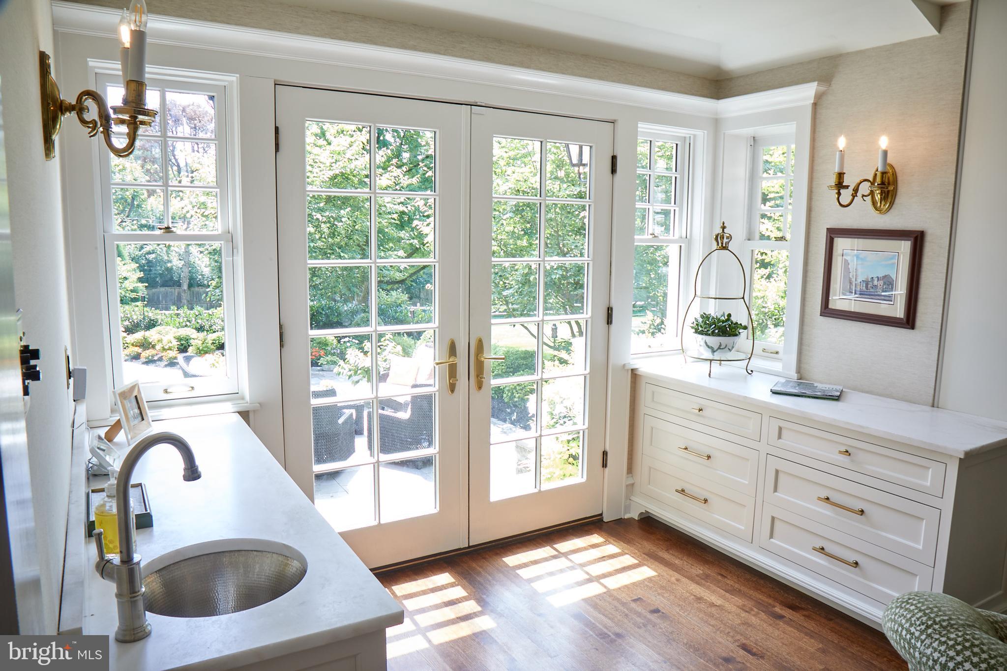 CHESTNUT HILL - Residential