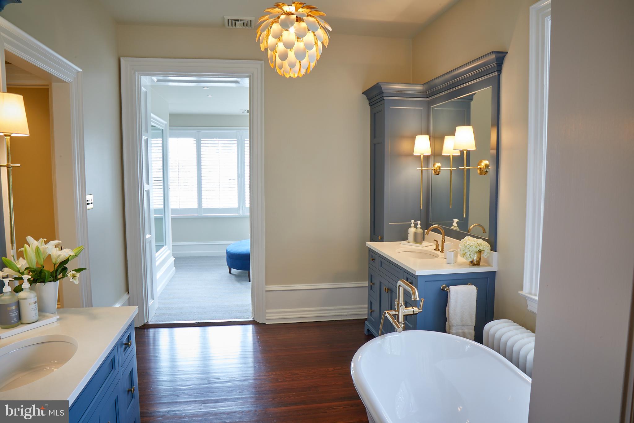 CHESTNUT HILL - Residential