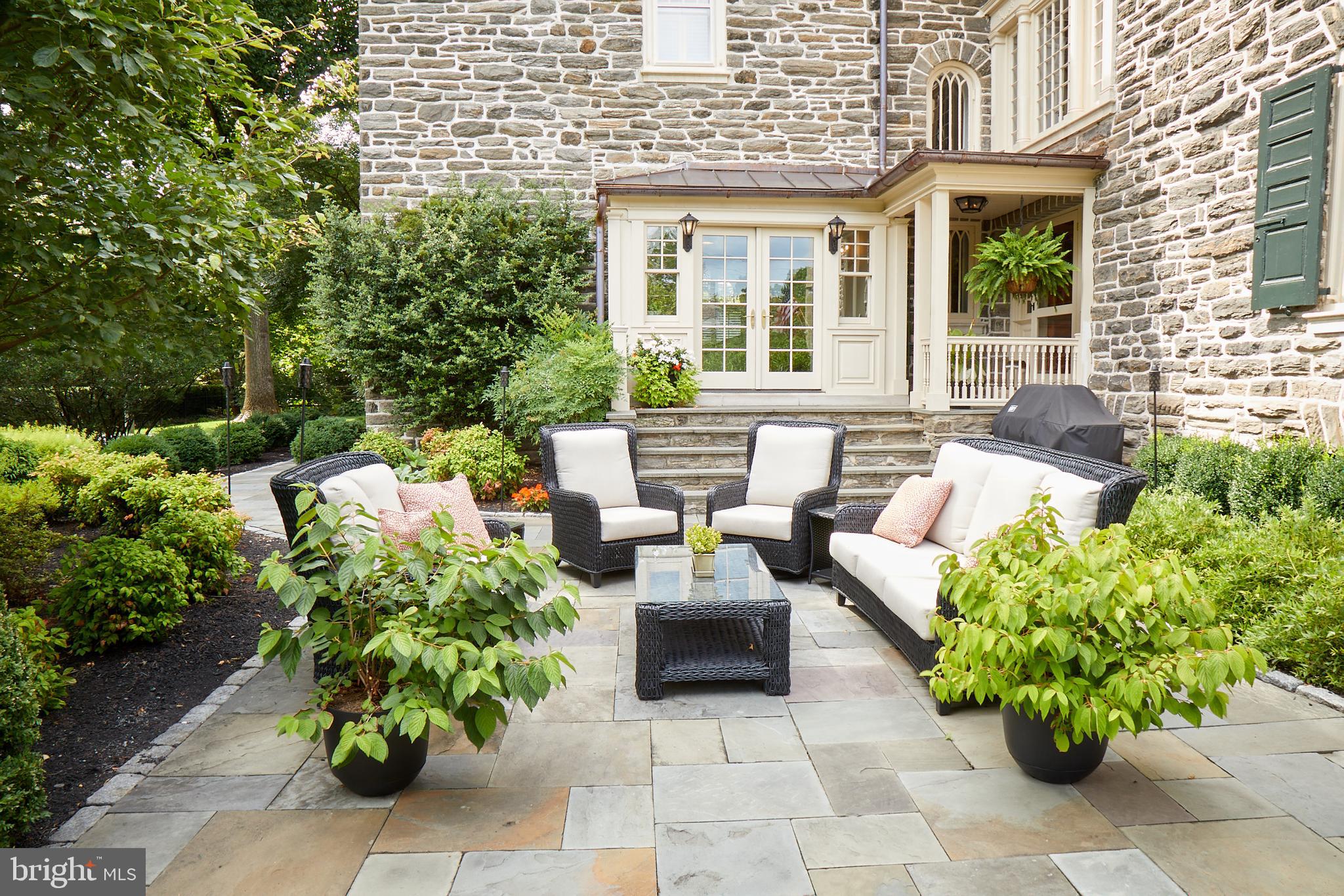 CHESTNUT HILL - Residential