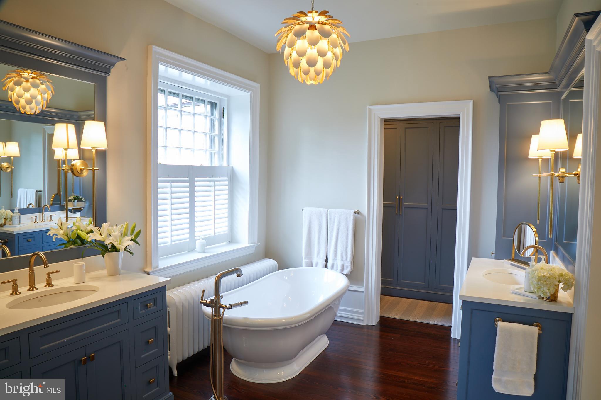 CHESTNUT HILL - Residential