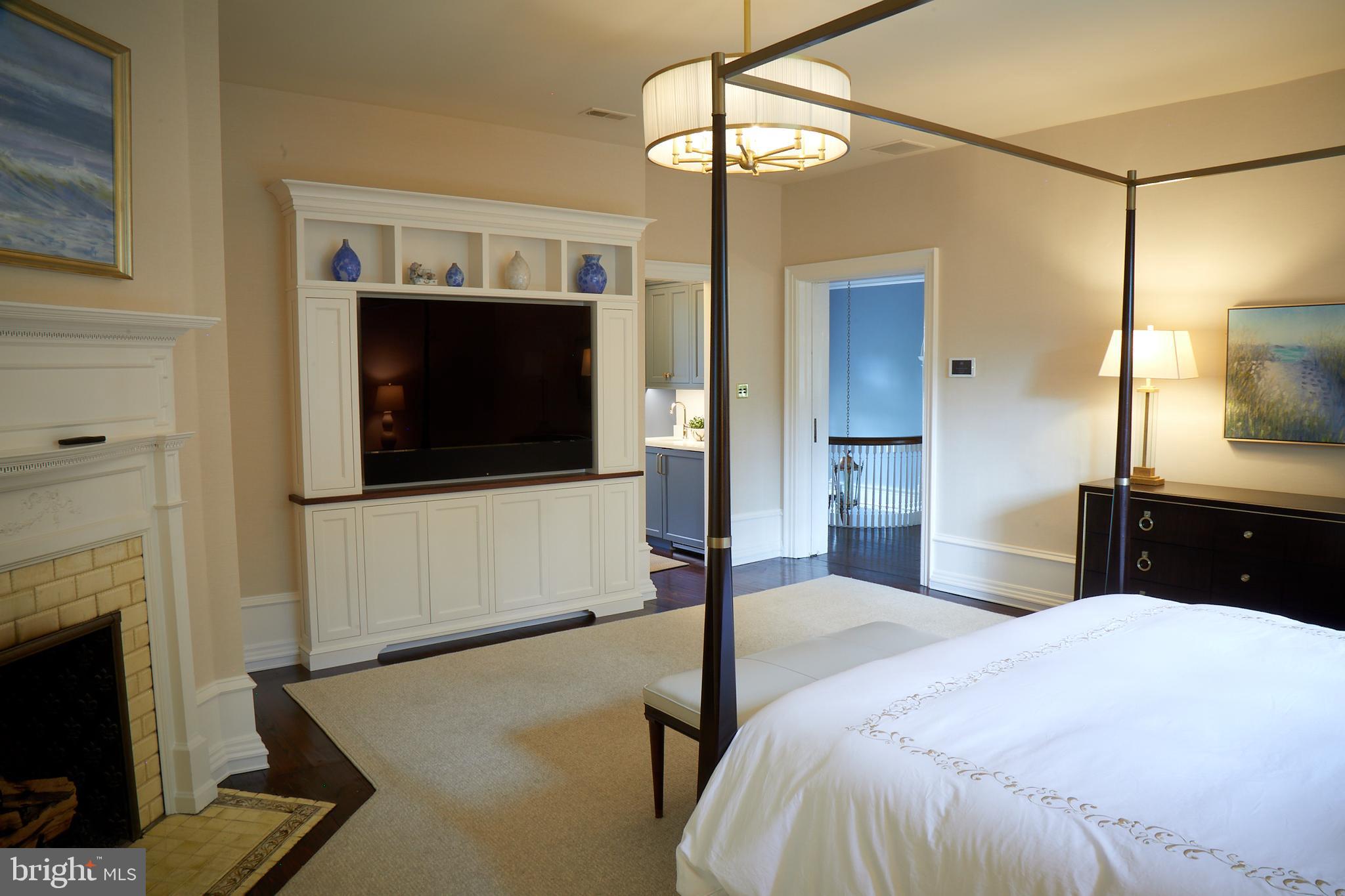 CHESTNUT HILL - Residential