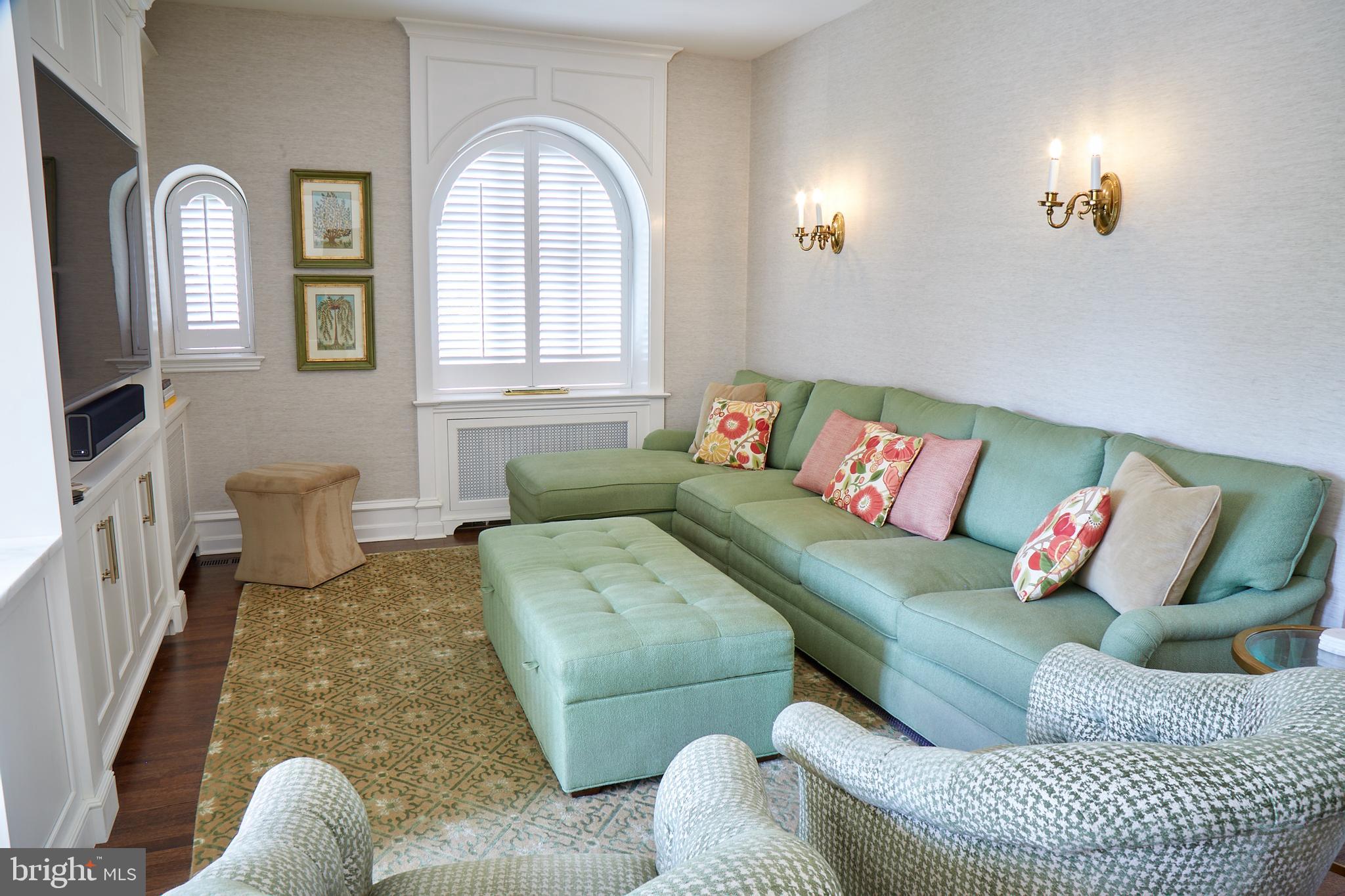 CHESTNUT HILL - Residential