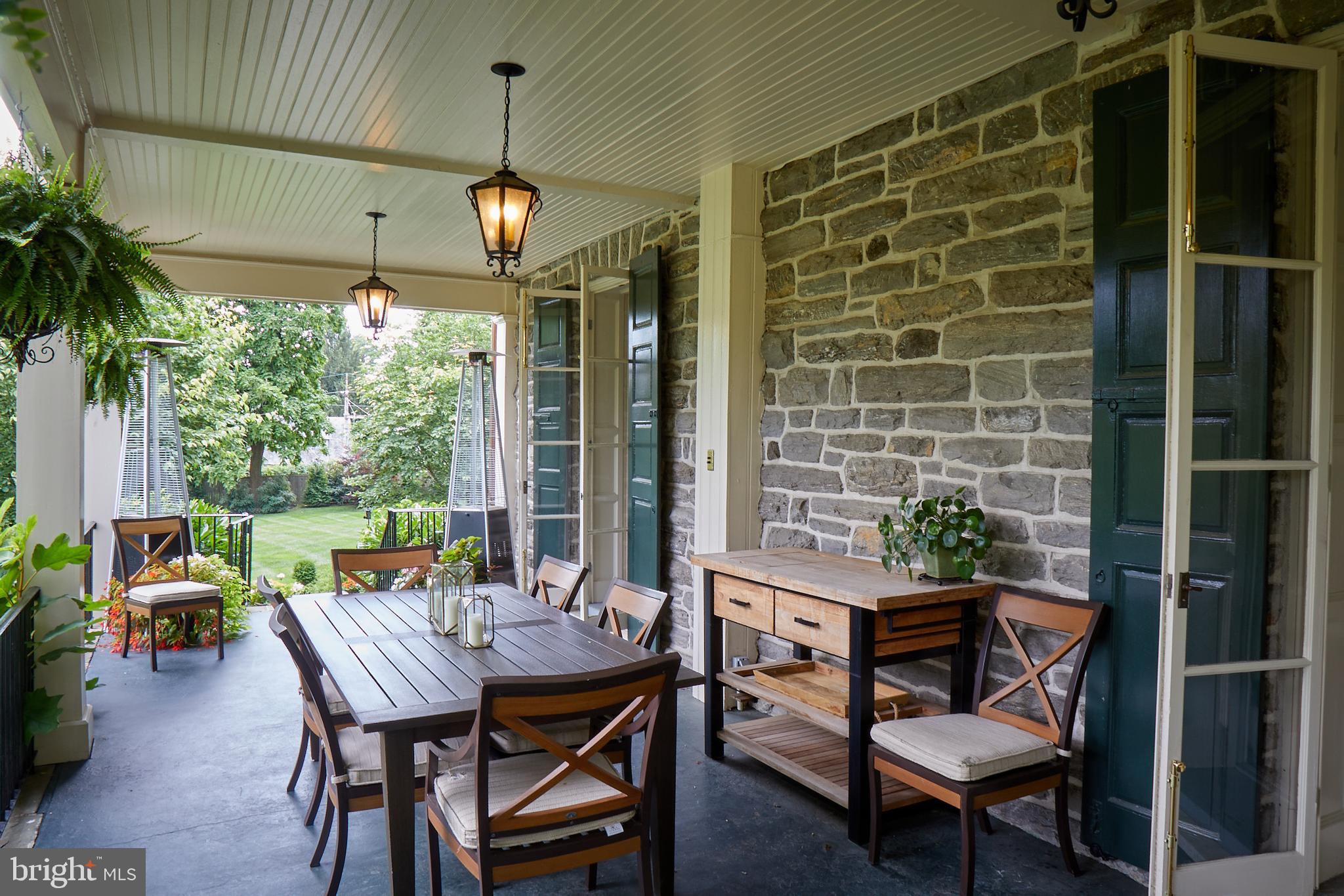 CHESTNUT HILL - Residential