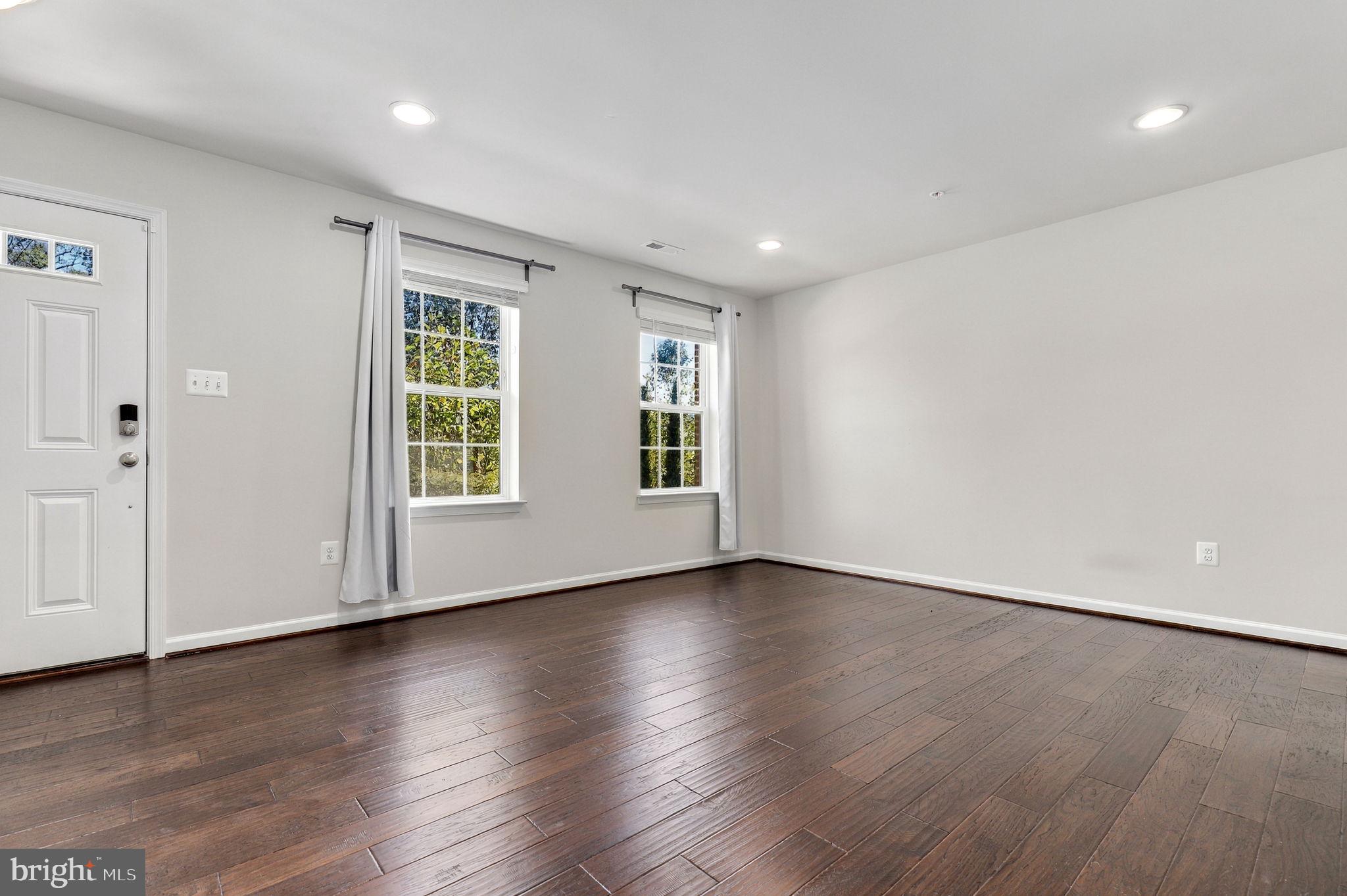 7207 MAGNOLIA COURT