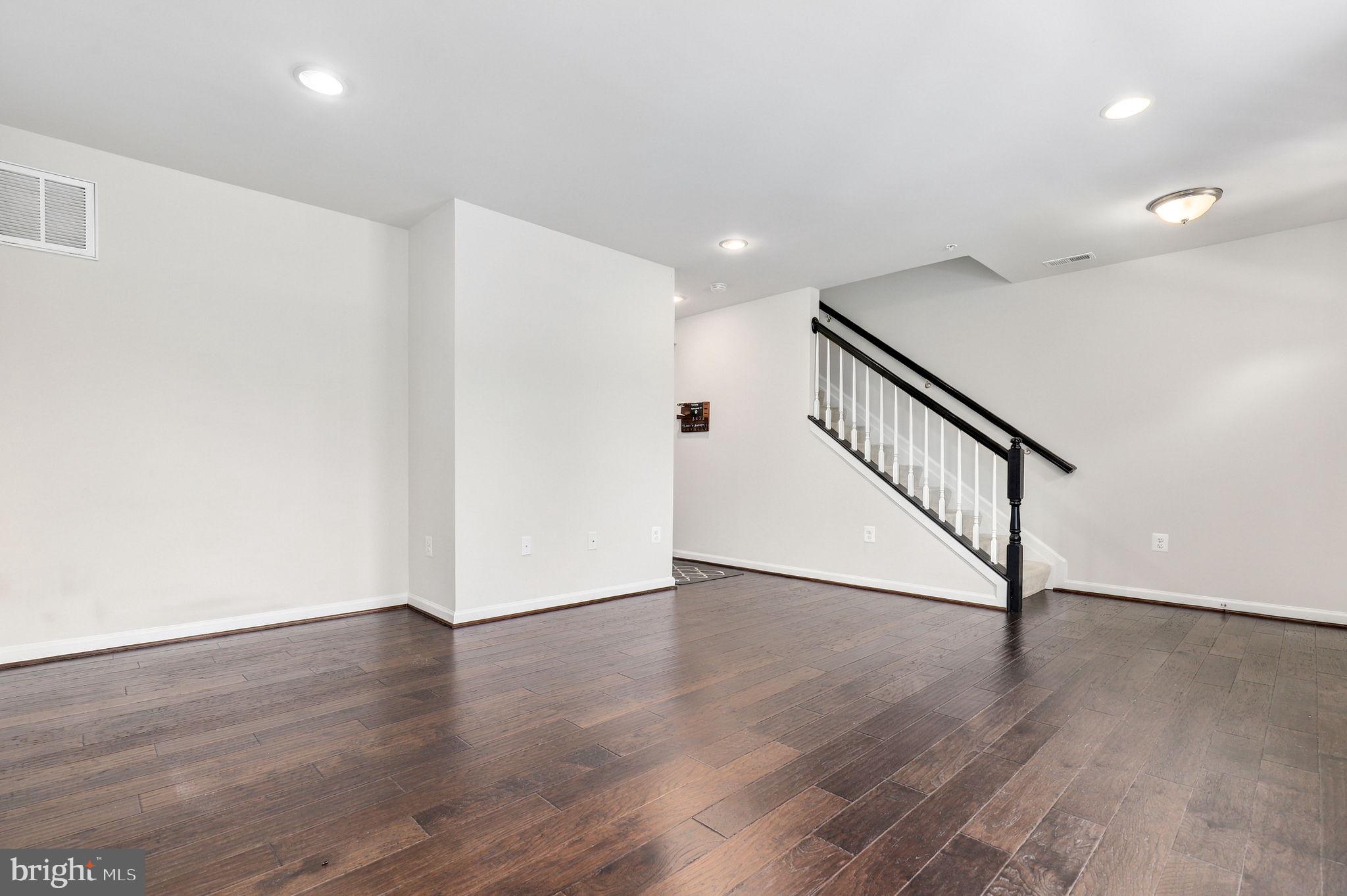 7207 MAGNOLIA COURT