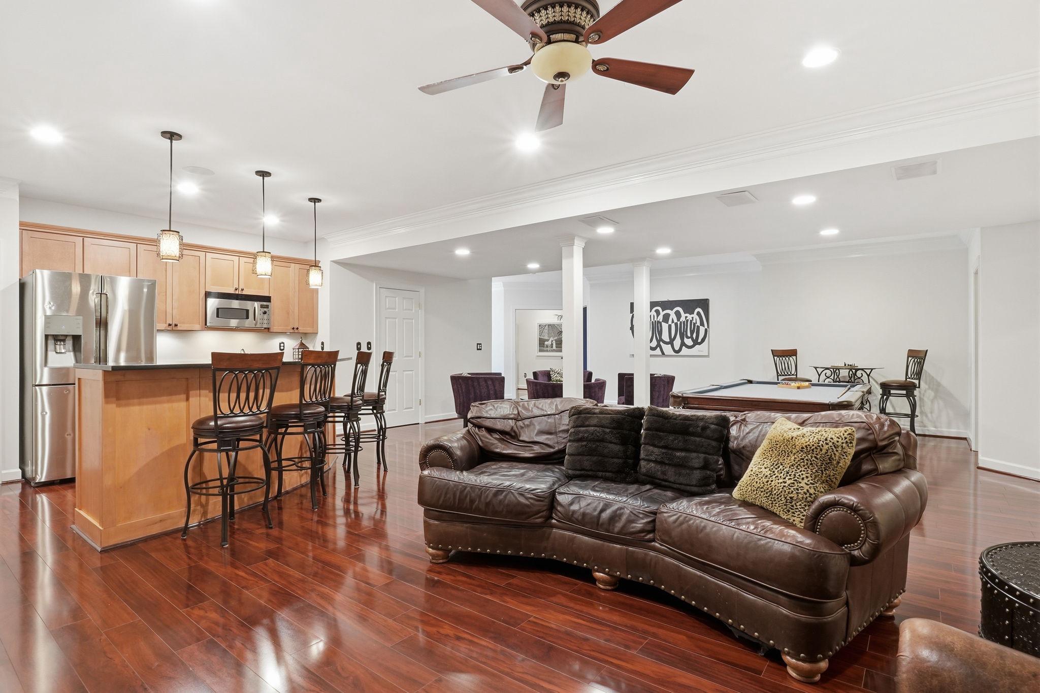 SOUTH RIVER COLONY - Residential