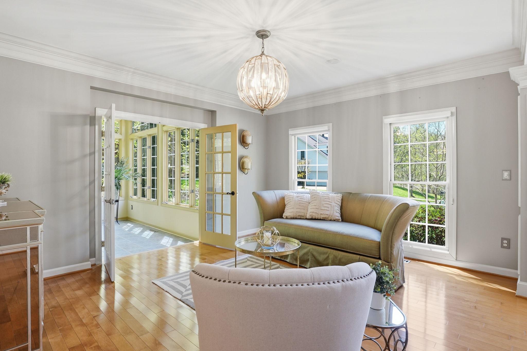 SOUTH RIVER COLONY - Residential