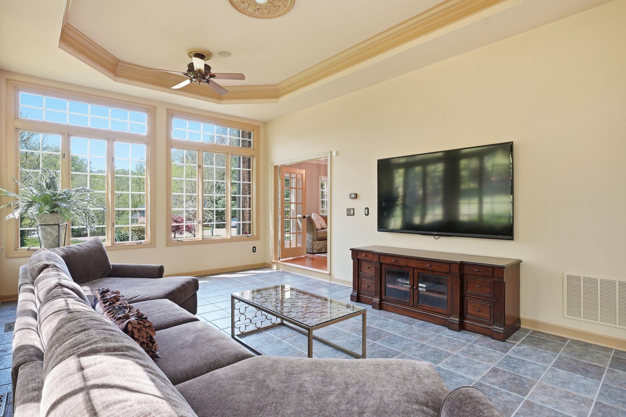 SOUTH RIVER COLONY - Residential