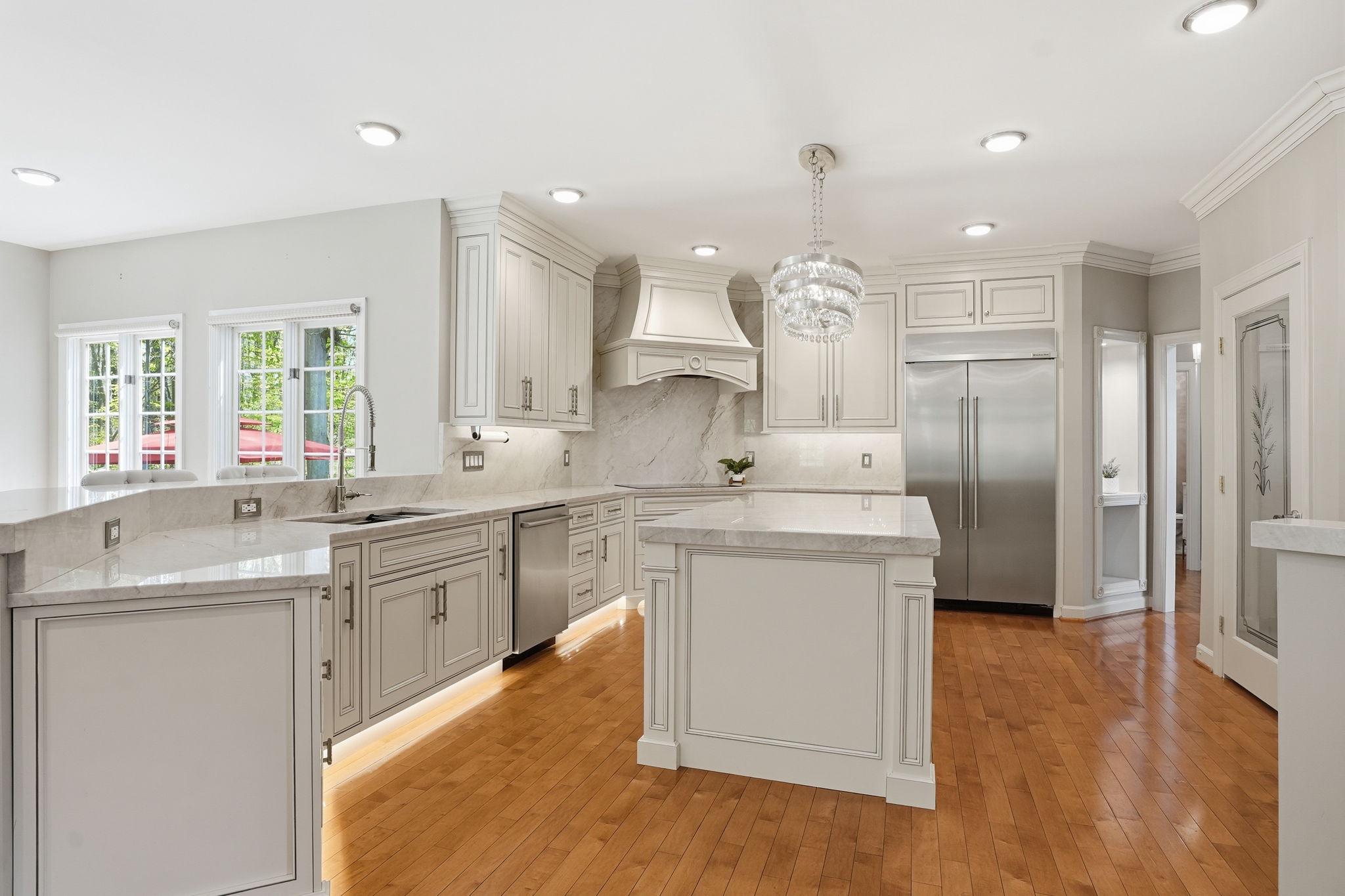 SOUTH RIVER COLONY - Residential