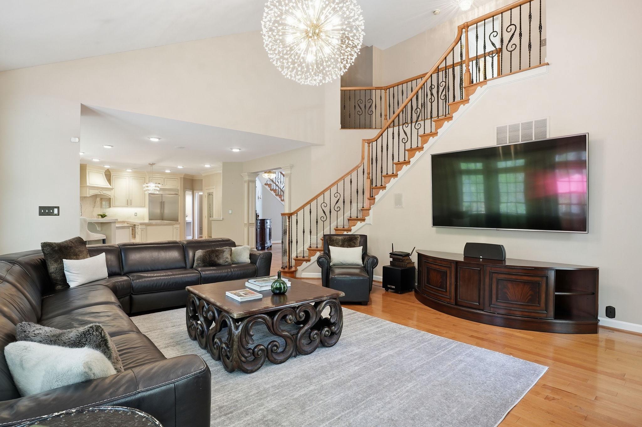 SOUTH RIVER COLONY - Residential