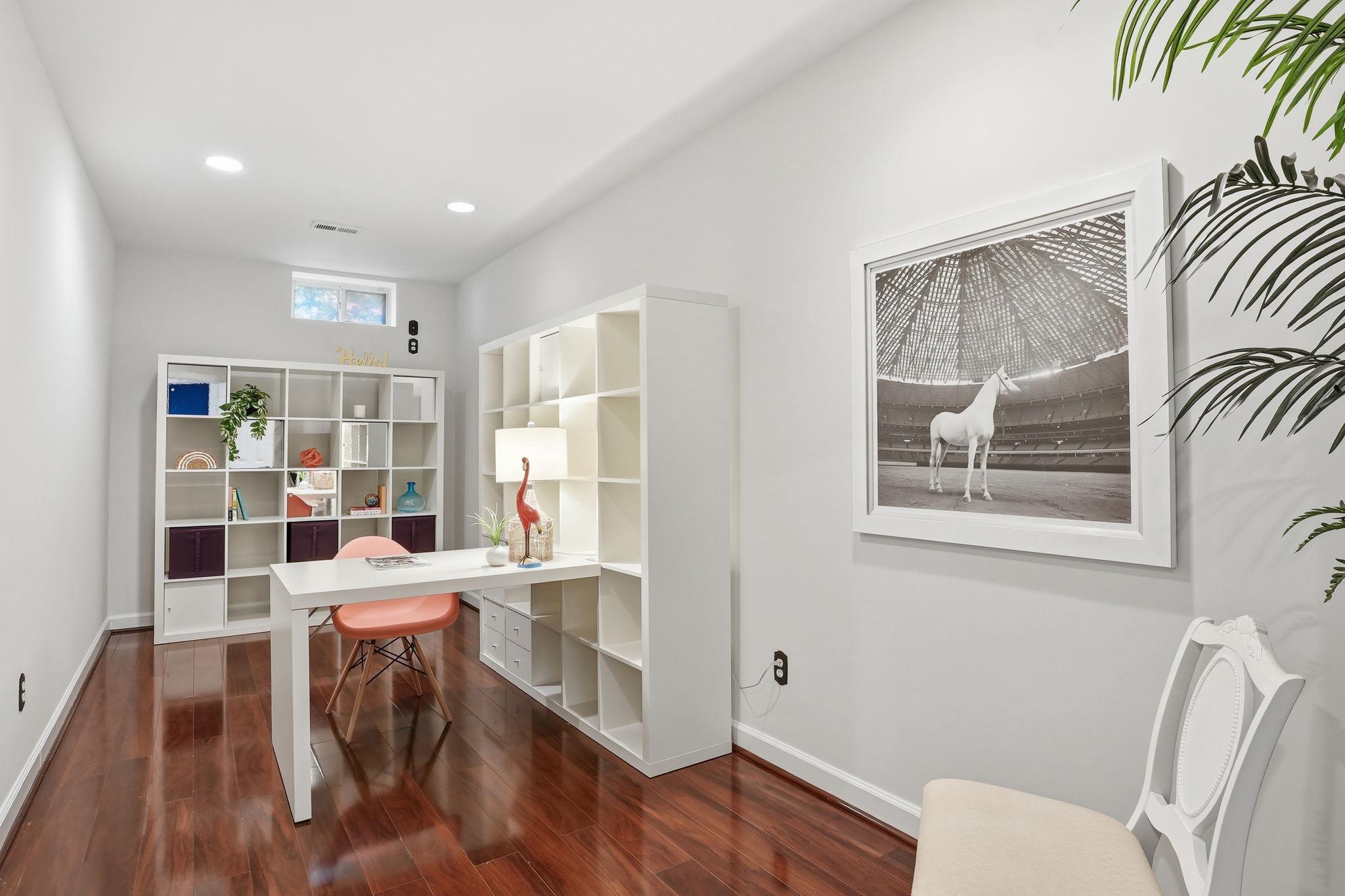 SOUTH RIVER COLONY - Residential