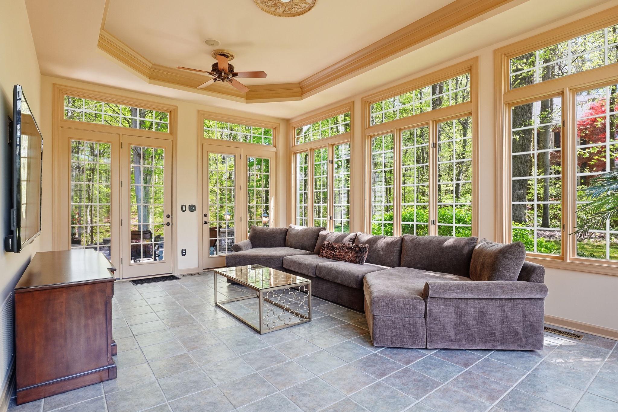 SOUTH RIVER COLONY - Residential