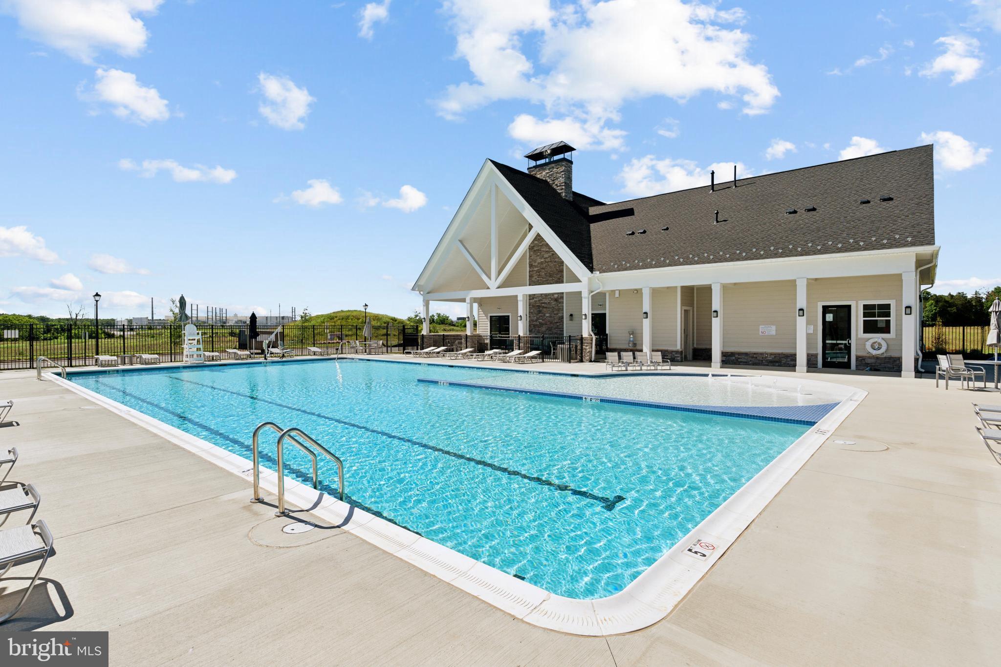 ARCOLA TOWN CENTER - Residential