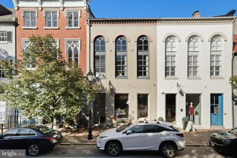 317 Cameron Street Unit 3, Alexandria, VA MLS: VAAX2051460