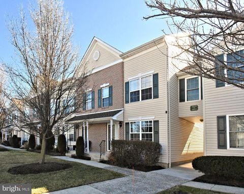 Townhouse For Sale - 3004 Creekside Court #42<br/> WARRINGTON, PA 18976