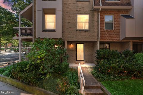 1641 KENWOOD AVENUE ALEXANDRIA VA 22302