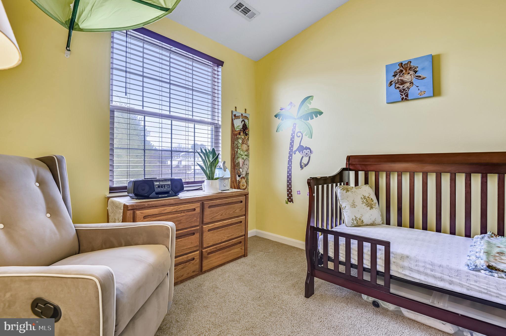 CONSTANT FRIENDSHIP - Residential