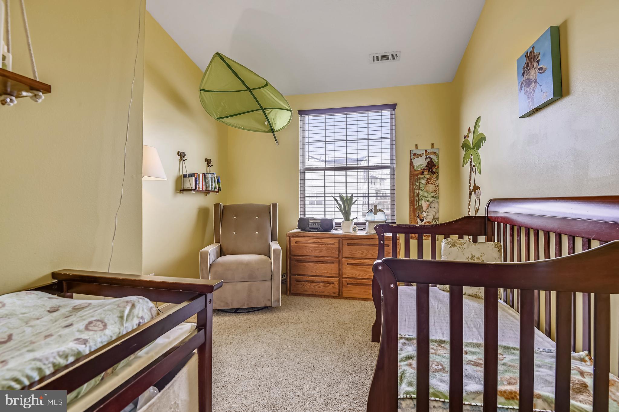 CONSTANT FRIENDSHIP - Residential