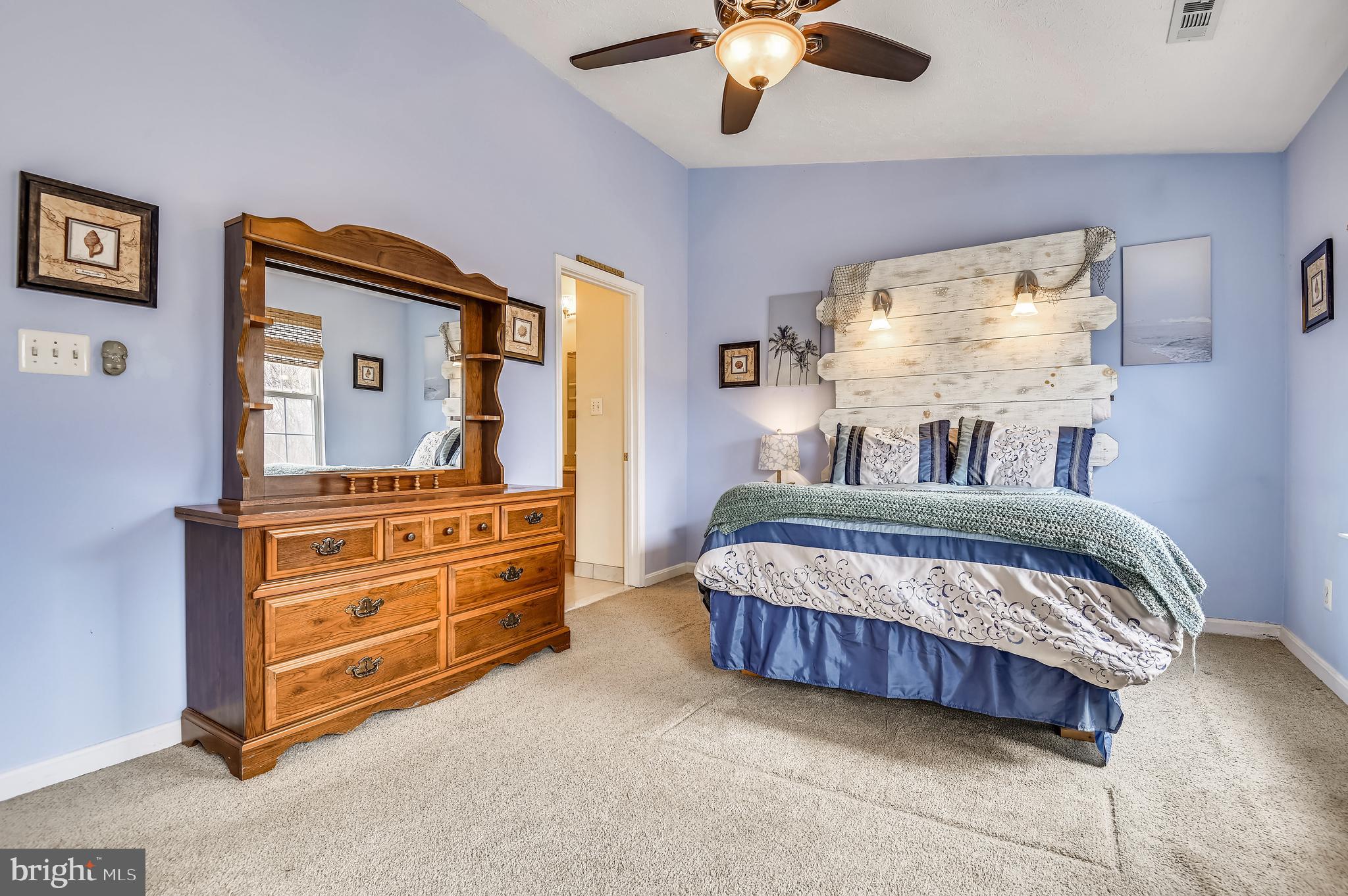 CONSTANT FRIENDSHIP - Residential