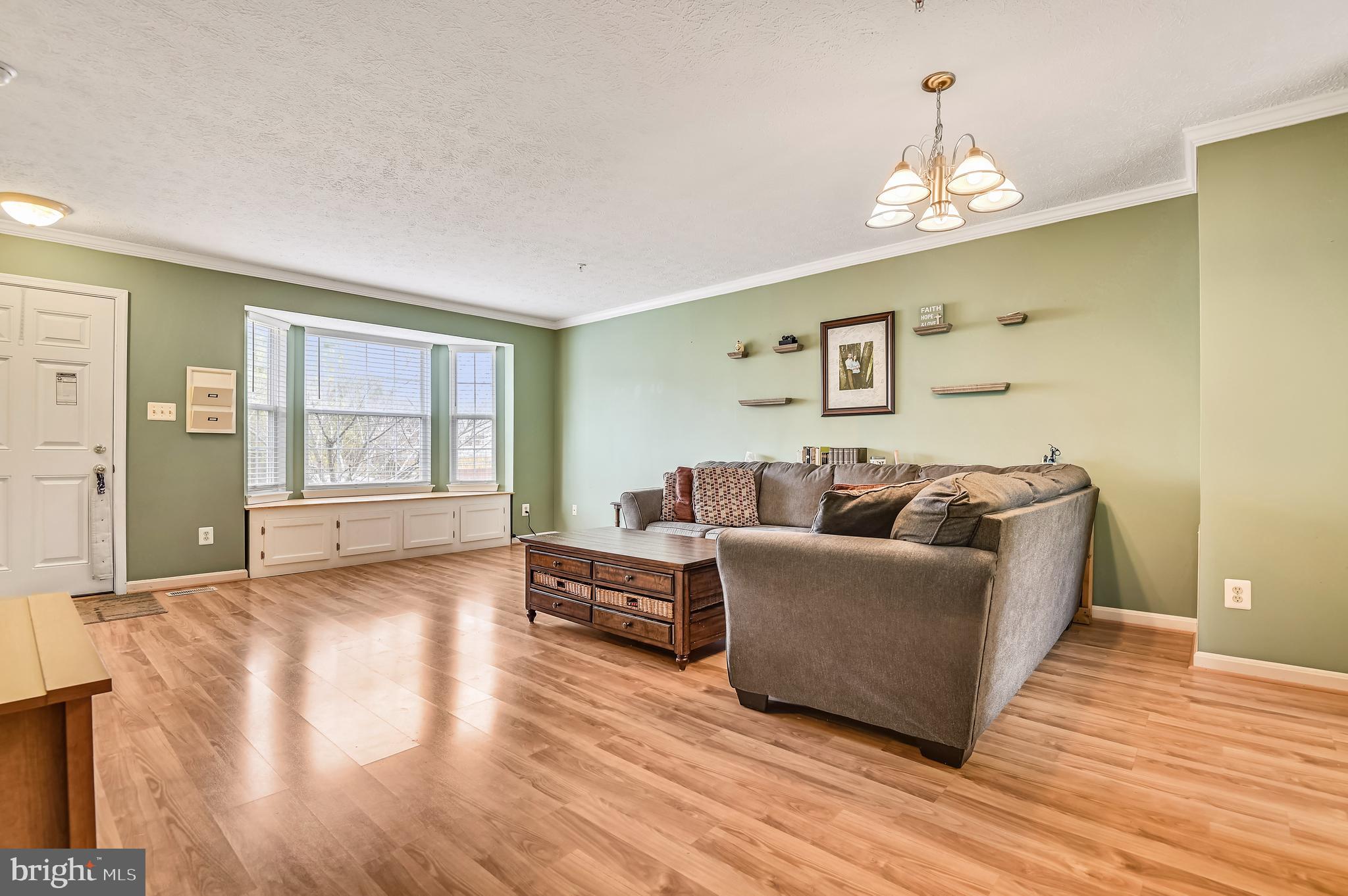 CONSTANT FRIENDSHIP - Residential