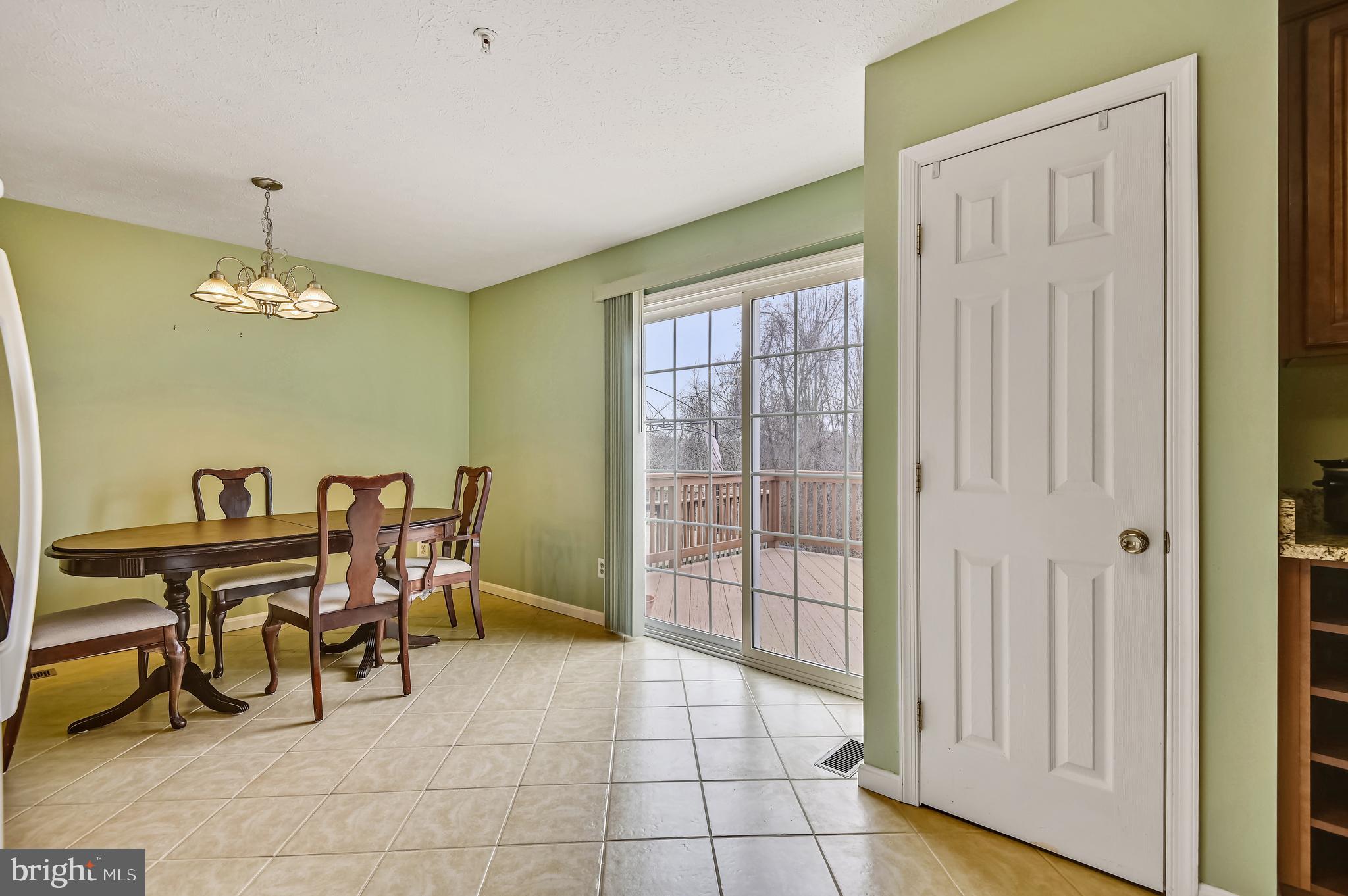 CONSTANT FRIENDSHIP - Residential