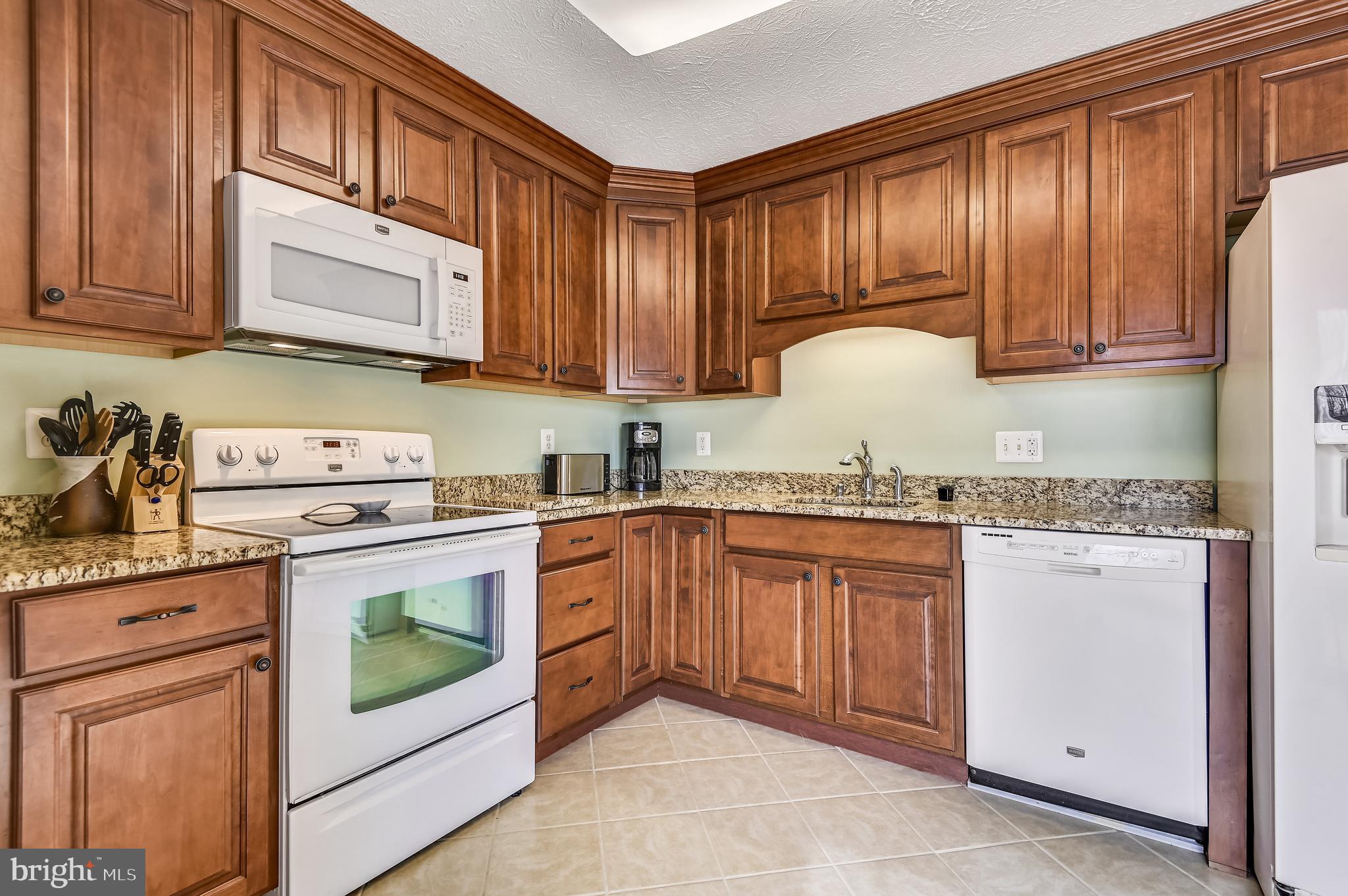 CONSTANT FRIENDSHIP - Residential