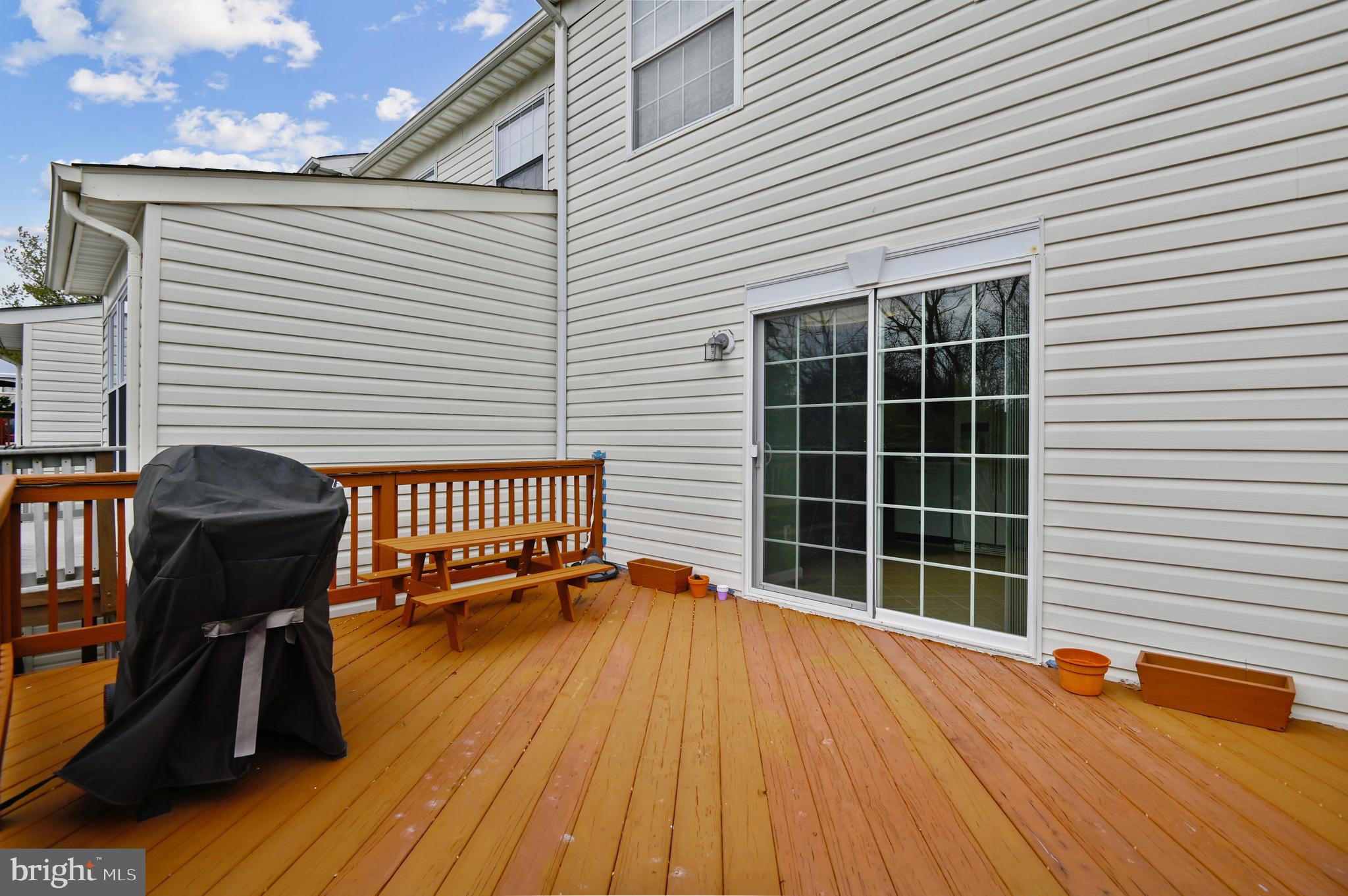 CONSTANT FRIENDSHIP - Residential