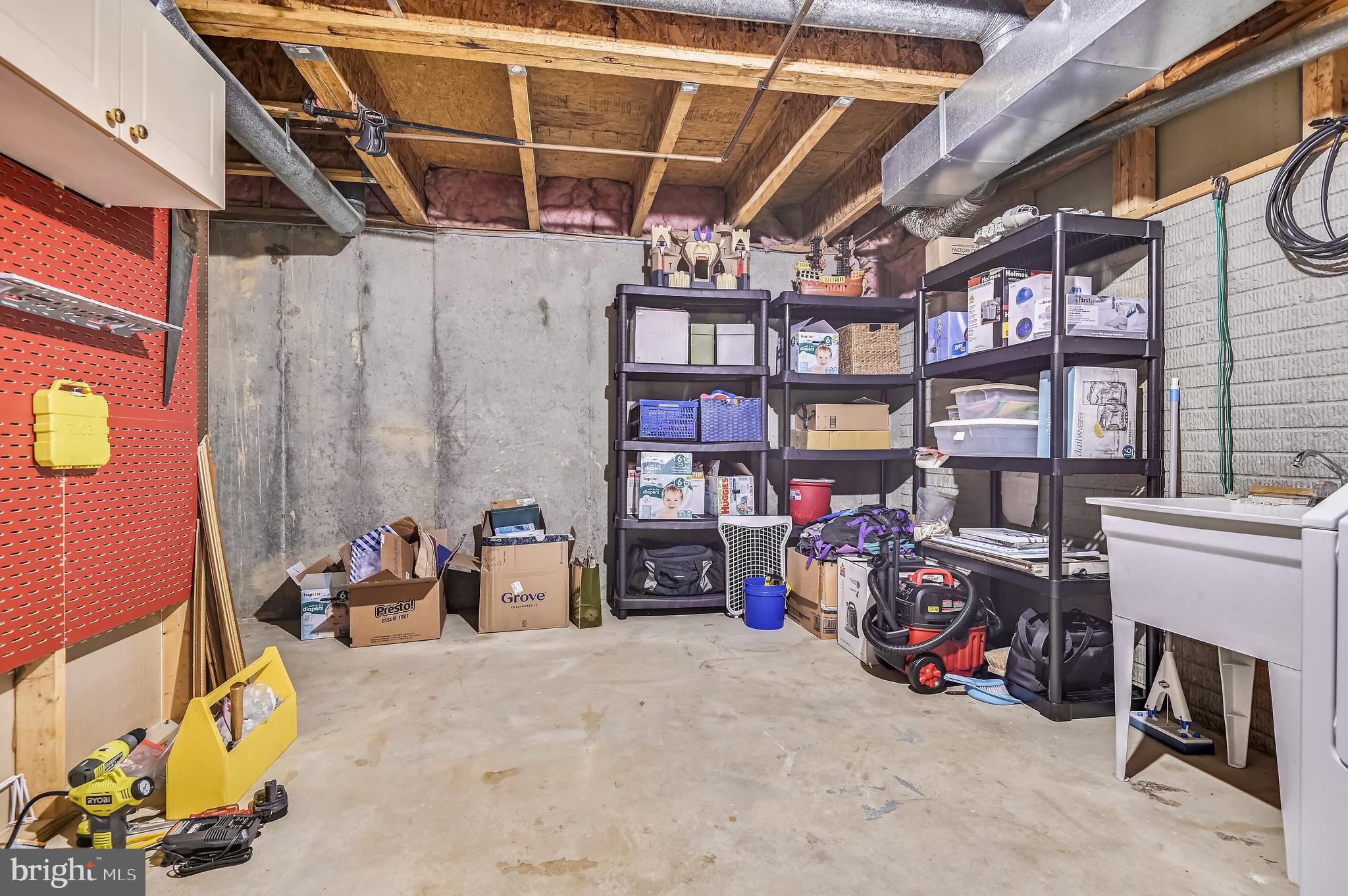 CONSTANT FRIENDSHIP - Residential