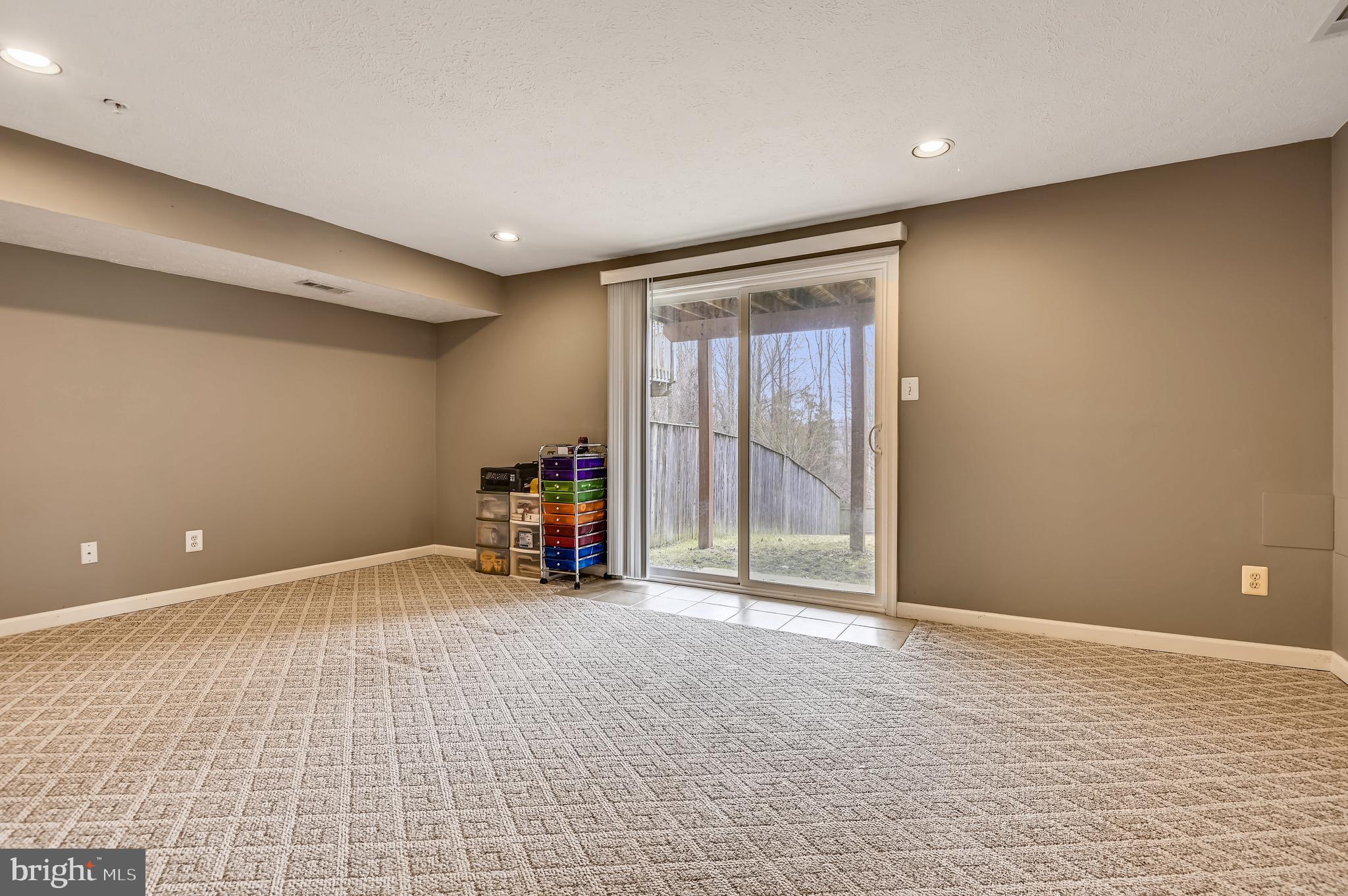 CONSTANT FRIENDSHIP - Residential