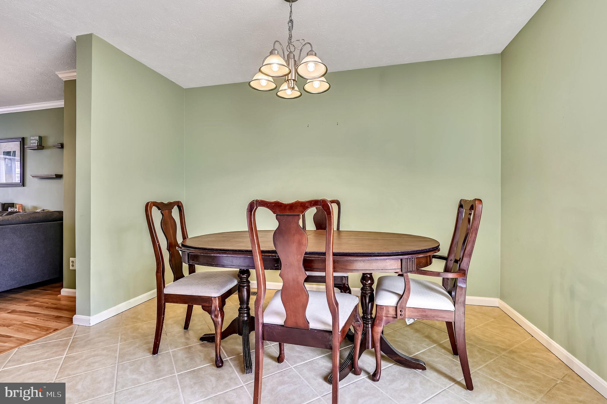 CONSTANT FRIENDSHIP - Residential