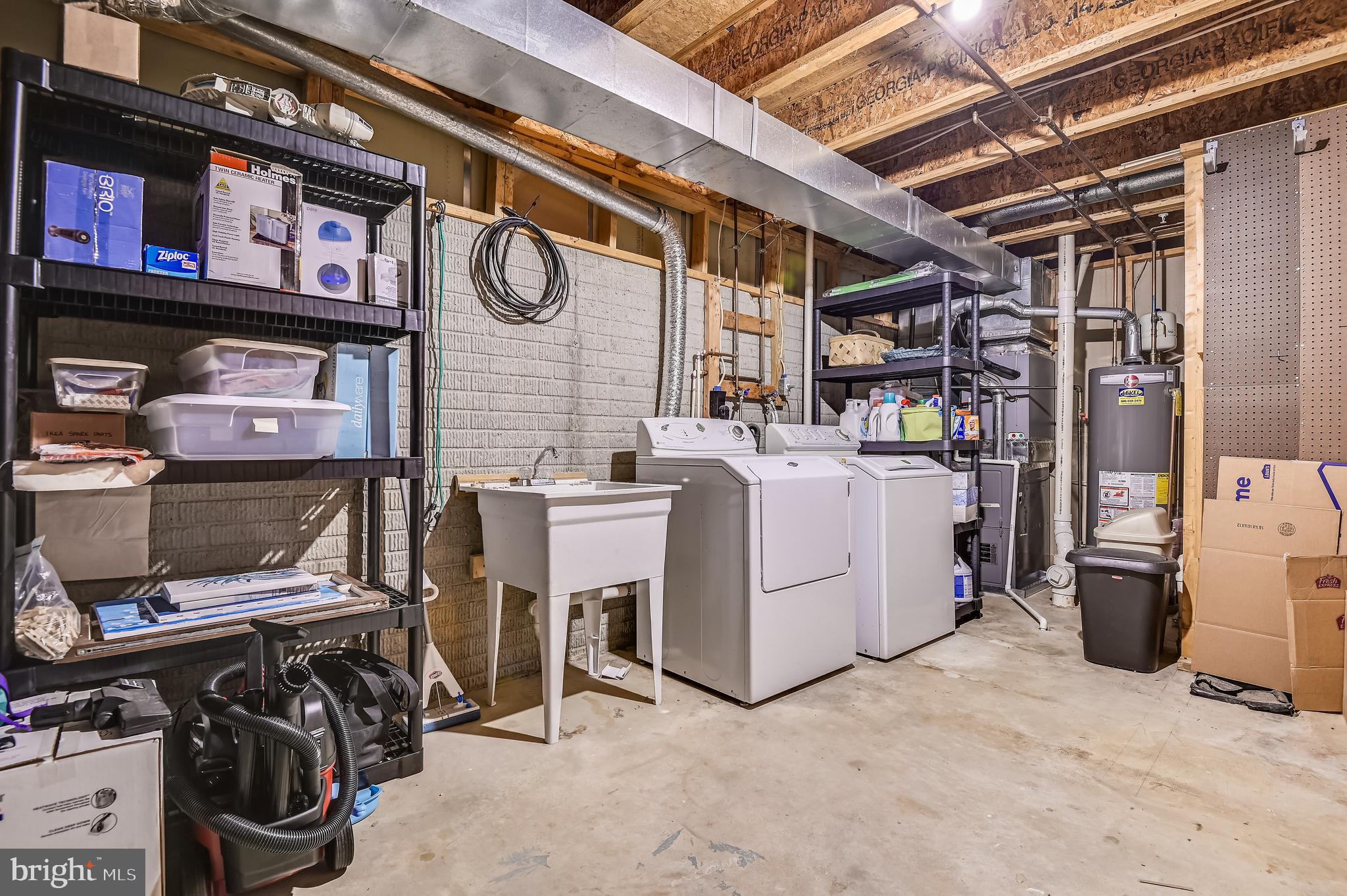 CONSTANT FRIENDSHIP - Residential